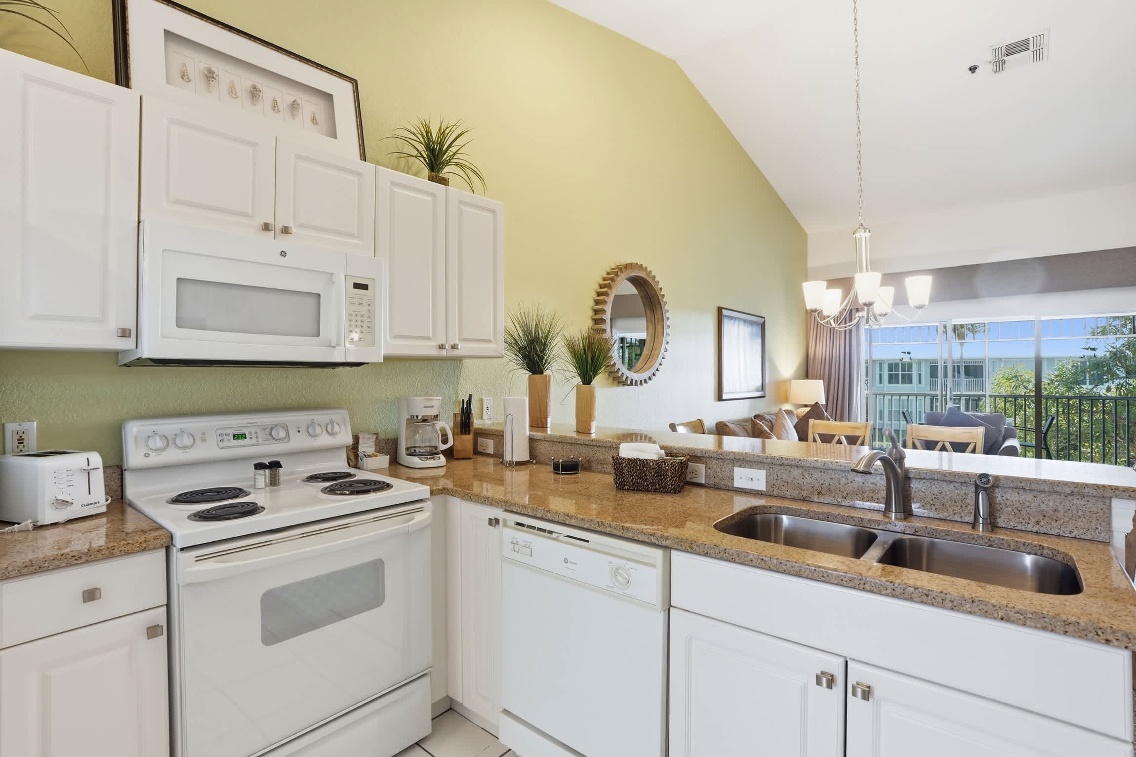 1724 Lake View Tall Ceilings W Rare Floor Plan | Photo 10