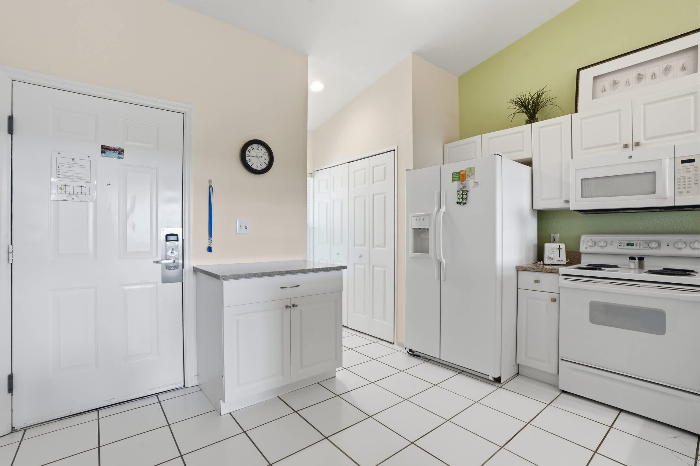 1724 Lake View Tall Ceilings W Rare Floor Plan | Photo 11