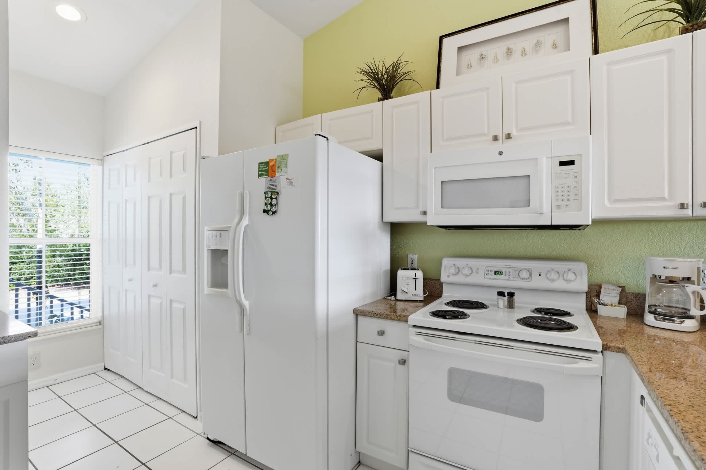 1724 Lake View Tall Ceilings W Rare Floor Plan | Photo 2