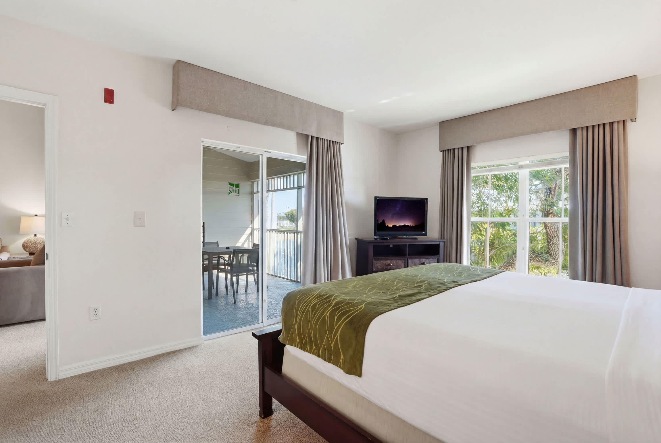 1724 Lake View Tall Ceilings W Rare Floor Plan | Photo 18