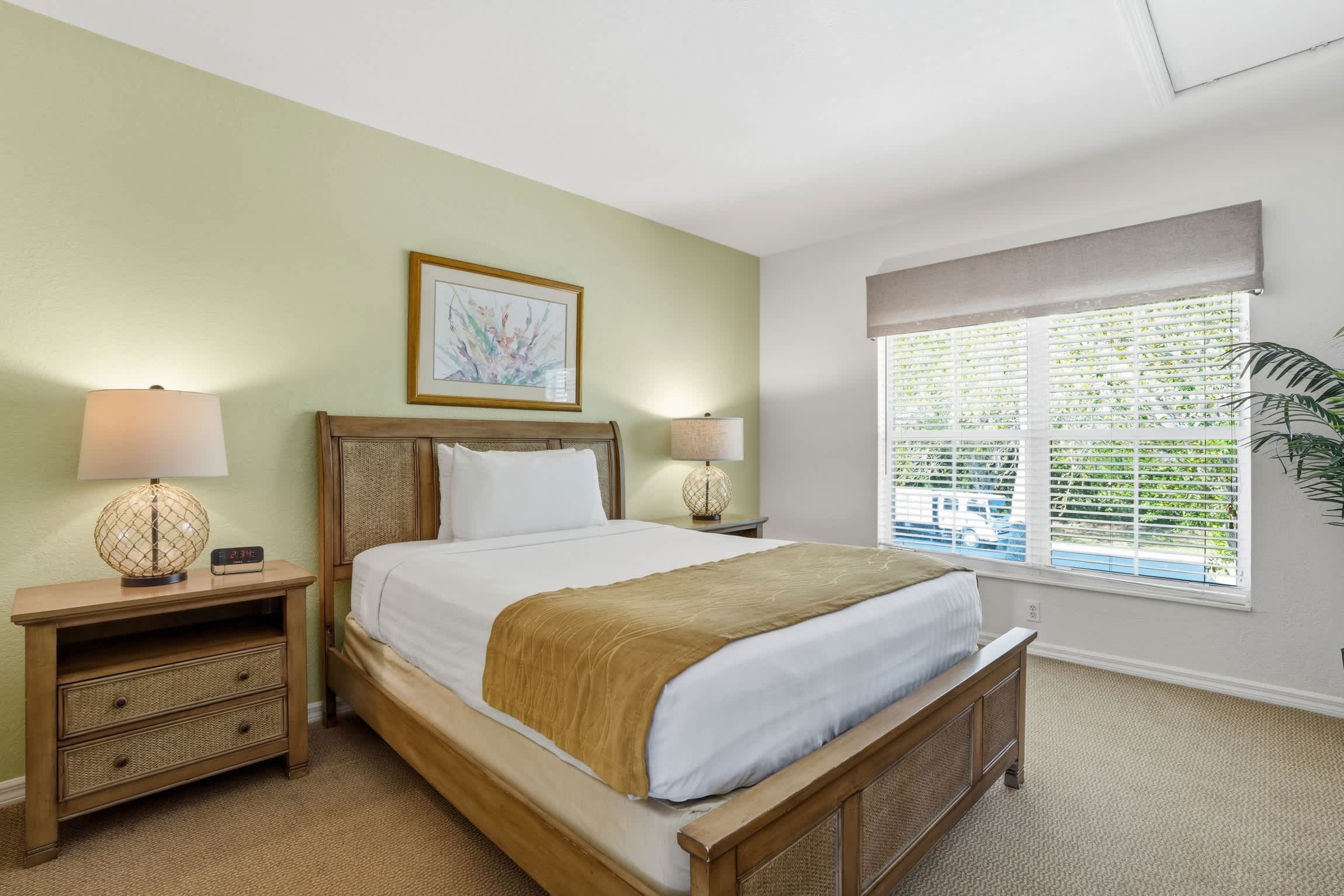 1724 Lake View Tall Ceilings W Rare Floor Plan | Photo 4