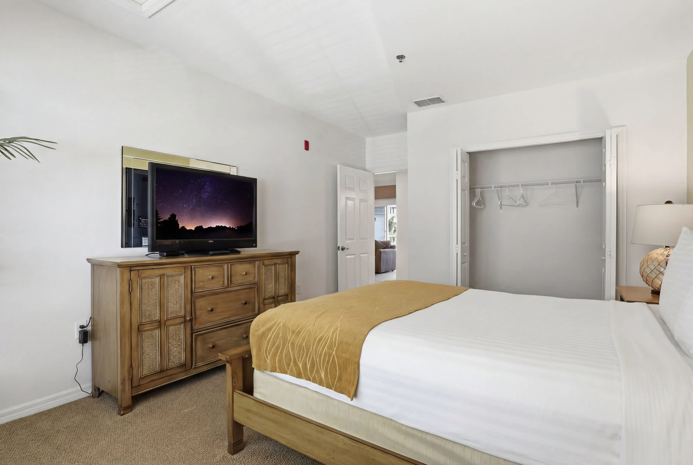 1724 Lake View Tall Ceilings W Rare Floor Plan | Photo 22