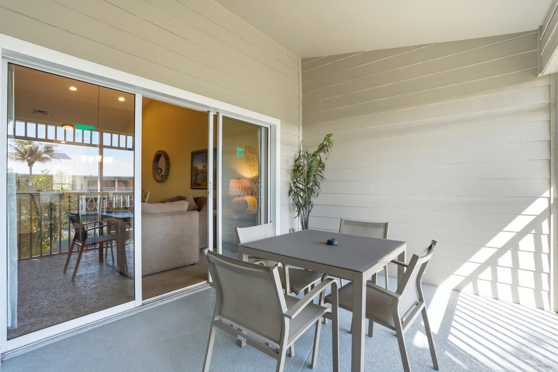 1724 Lake View Tall Ceilings W Rare Floor Plan | Photo 24