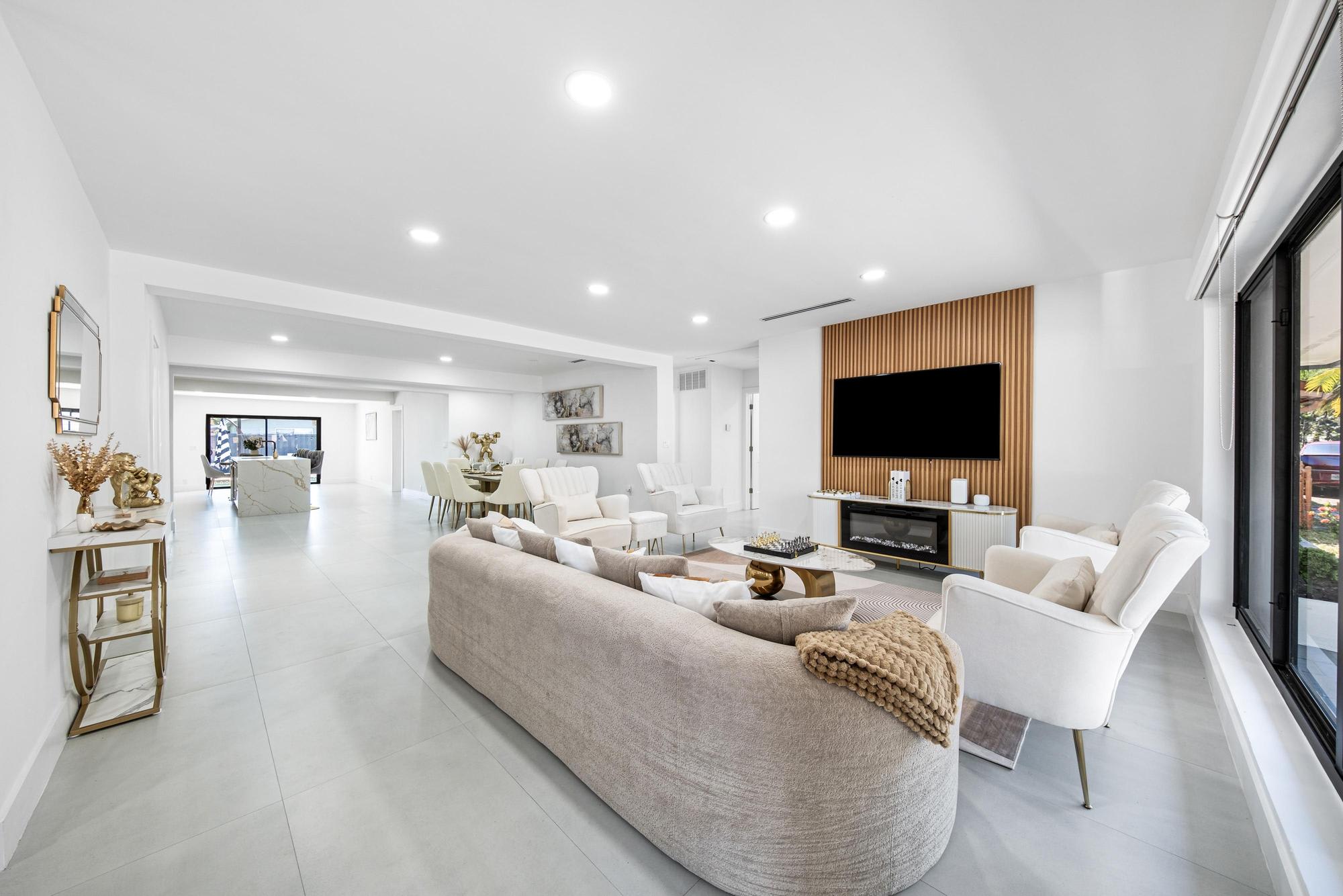 4BR Villa | Heated Pool & BBQ, 10 Min to Hard Rock