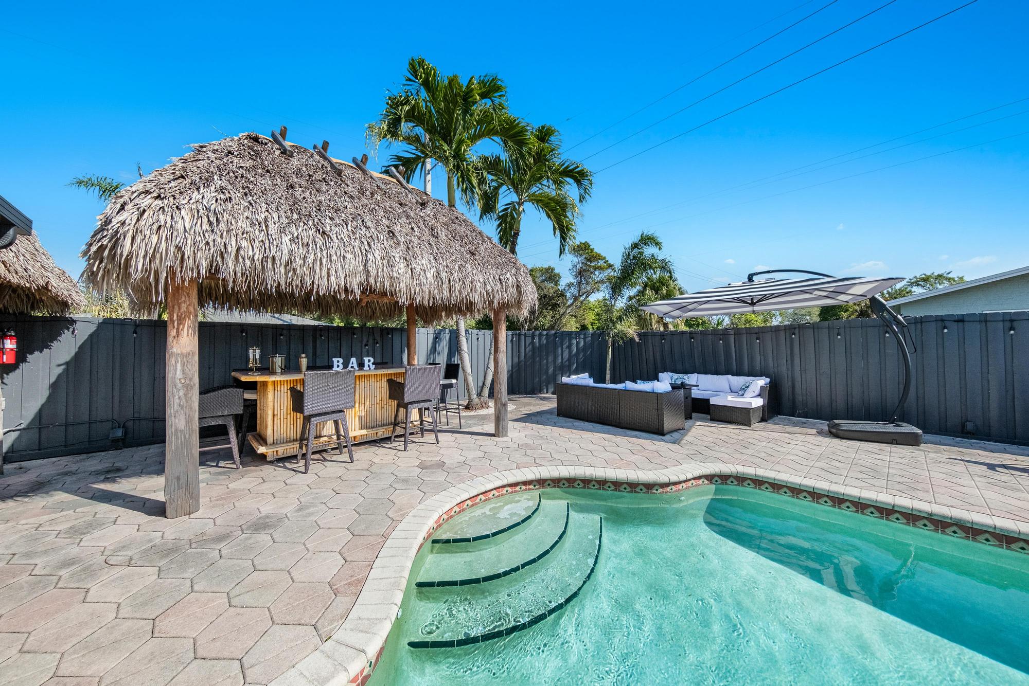 4BR Villa | Heated Pool & BBQ, 10 Min to Hard Rock