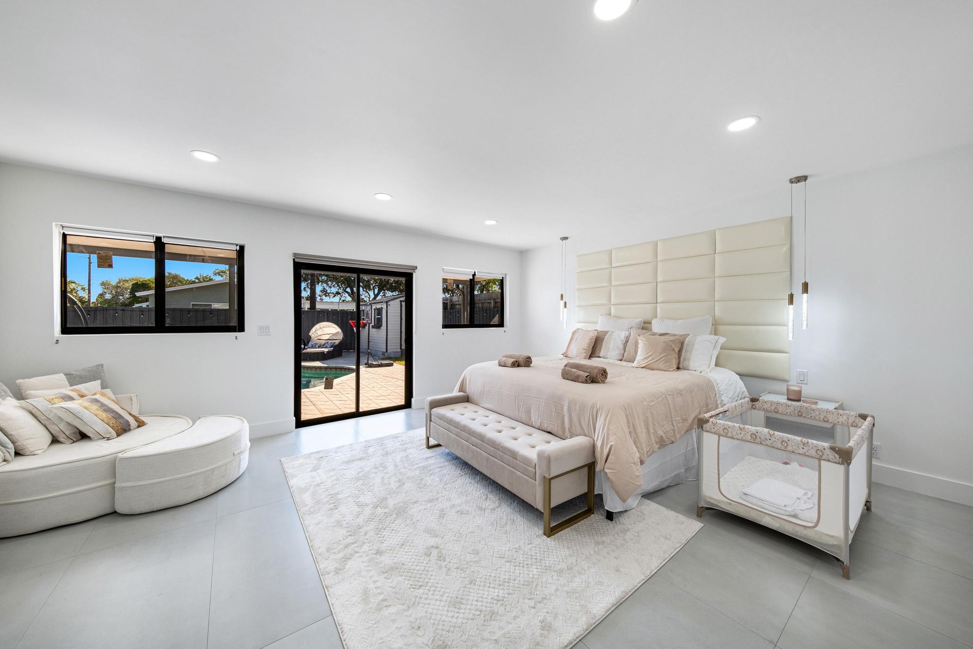 4BR Villa | Heated Pool & BBQ, 10 Min to Hard Rock