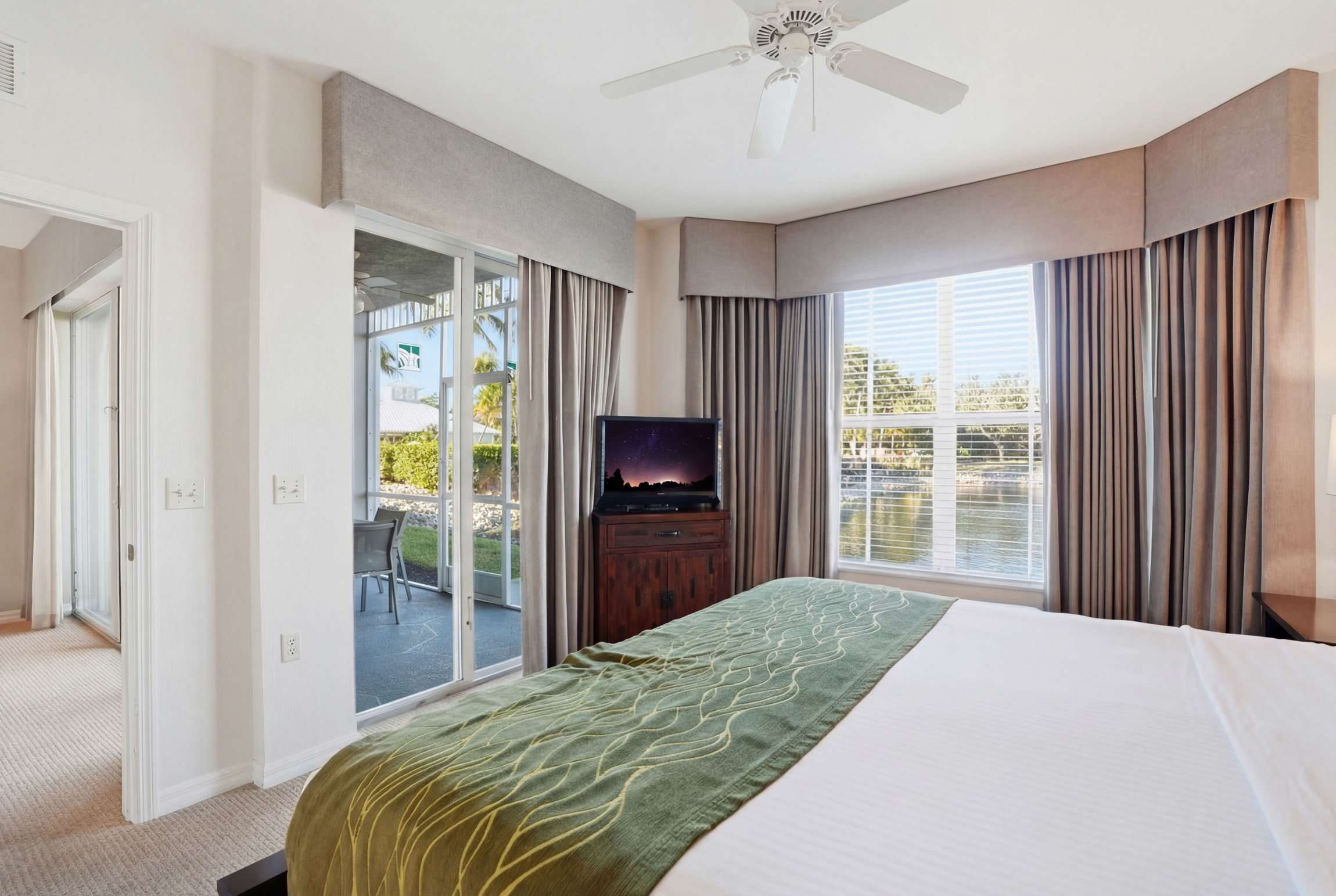 813 Lake and Pool Views First Floor With Desk | Photo 24