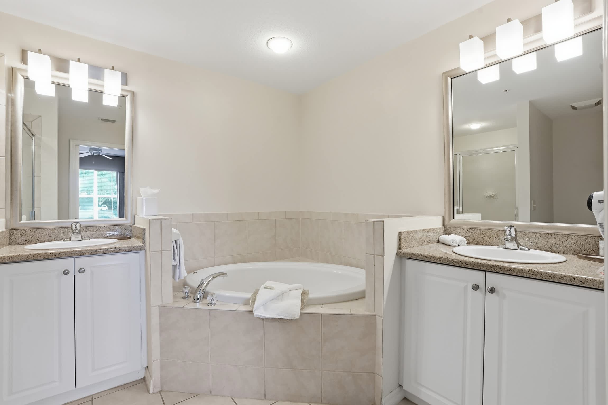 813 Lake and Pool Views First Floor With Desk | Photo 25