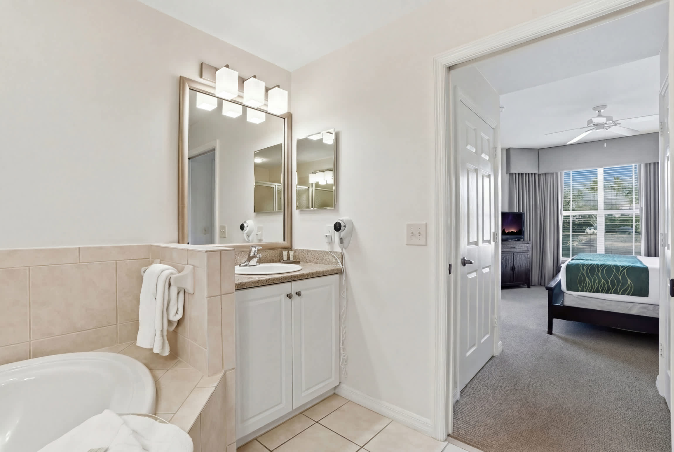 813 Lake and Pool Views First Floor With Desk | Photo 27