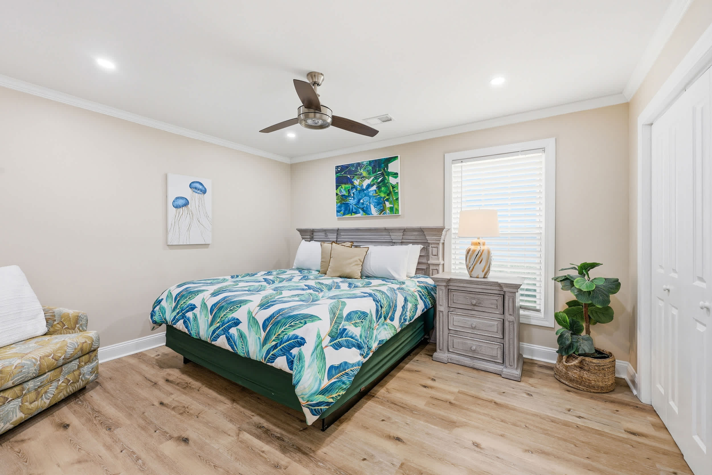 White Lotus Beach Retreat w Pool and Ocean Peek