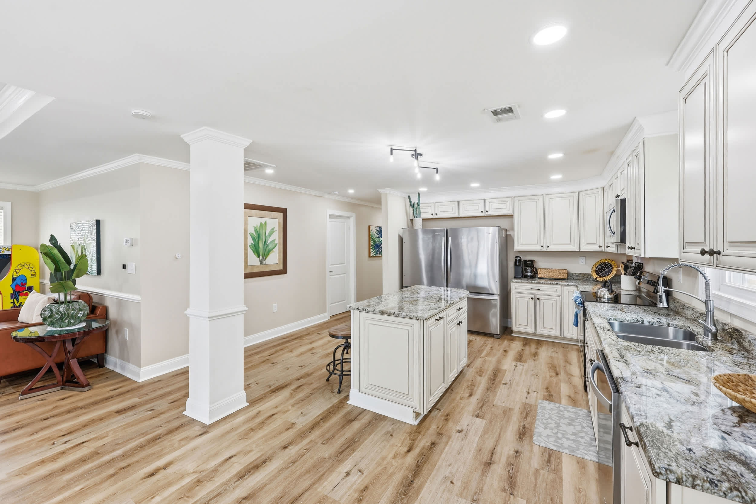 White Lotus Beach Retreat w Pool and Ocean Peek