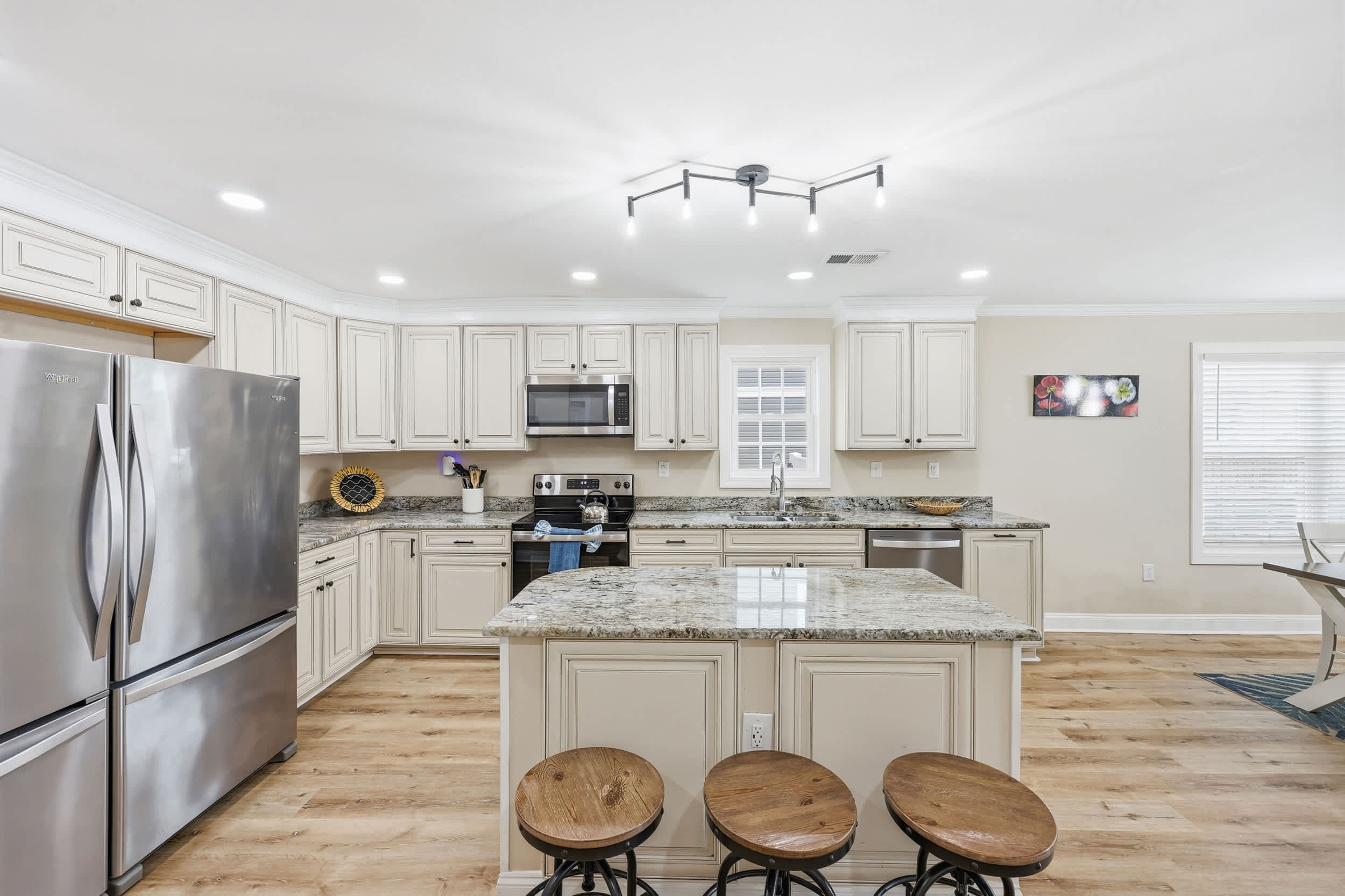 White Lotus Beach Retreat w Pool and Ocean Peek