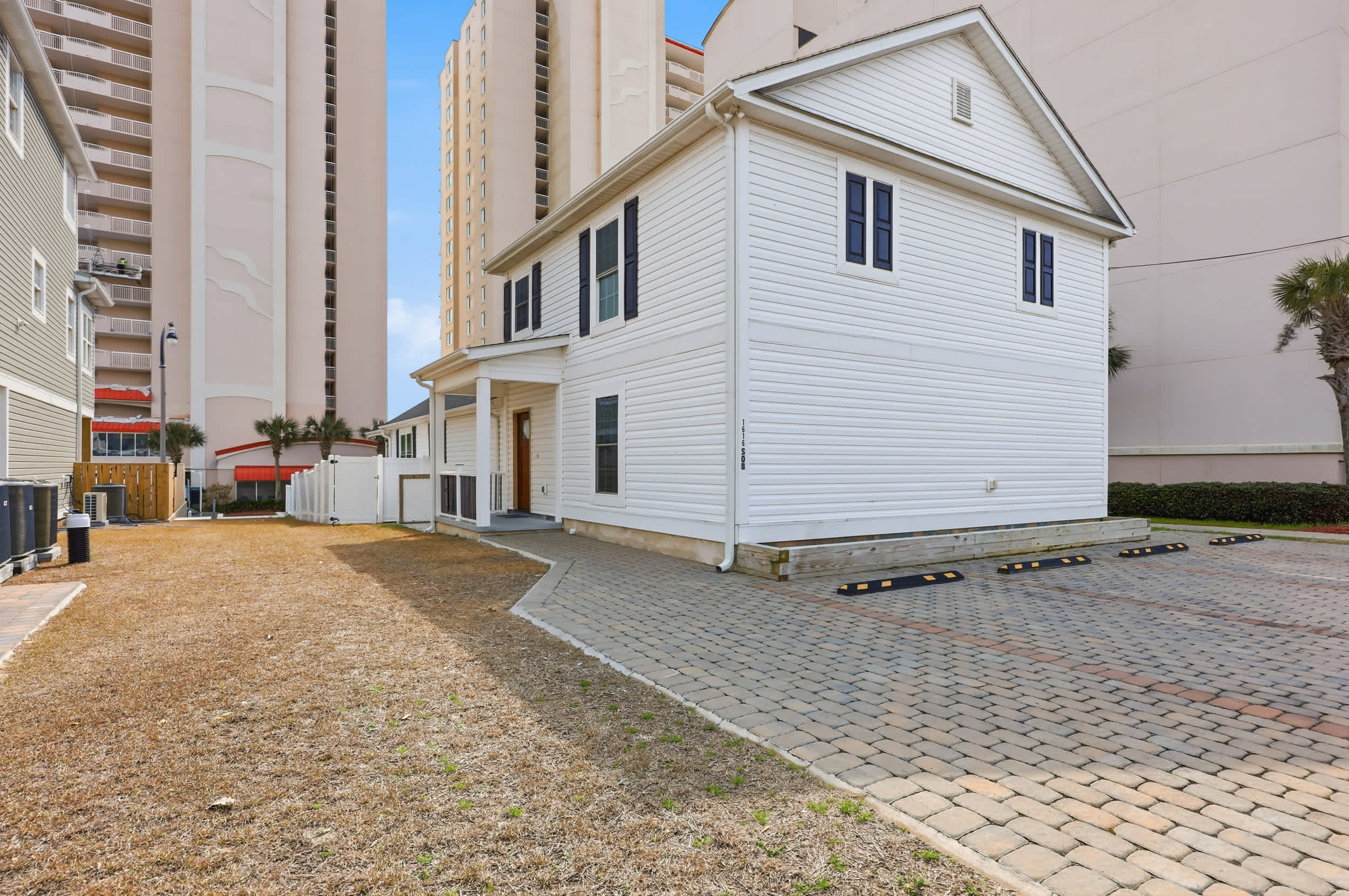 White Lotus Beach Retreat w Pool and Ocean Peek