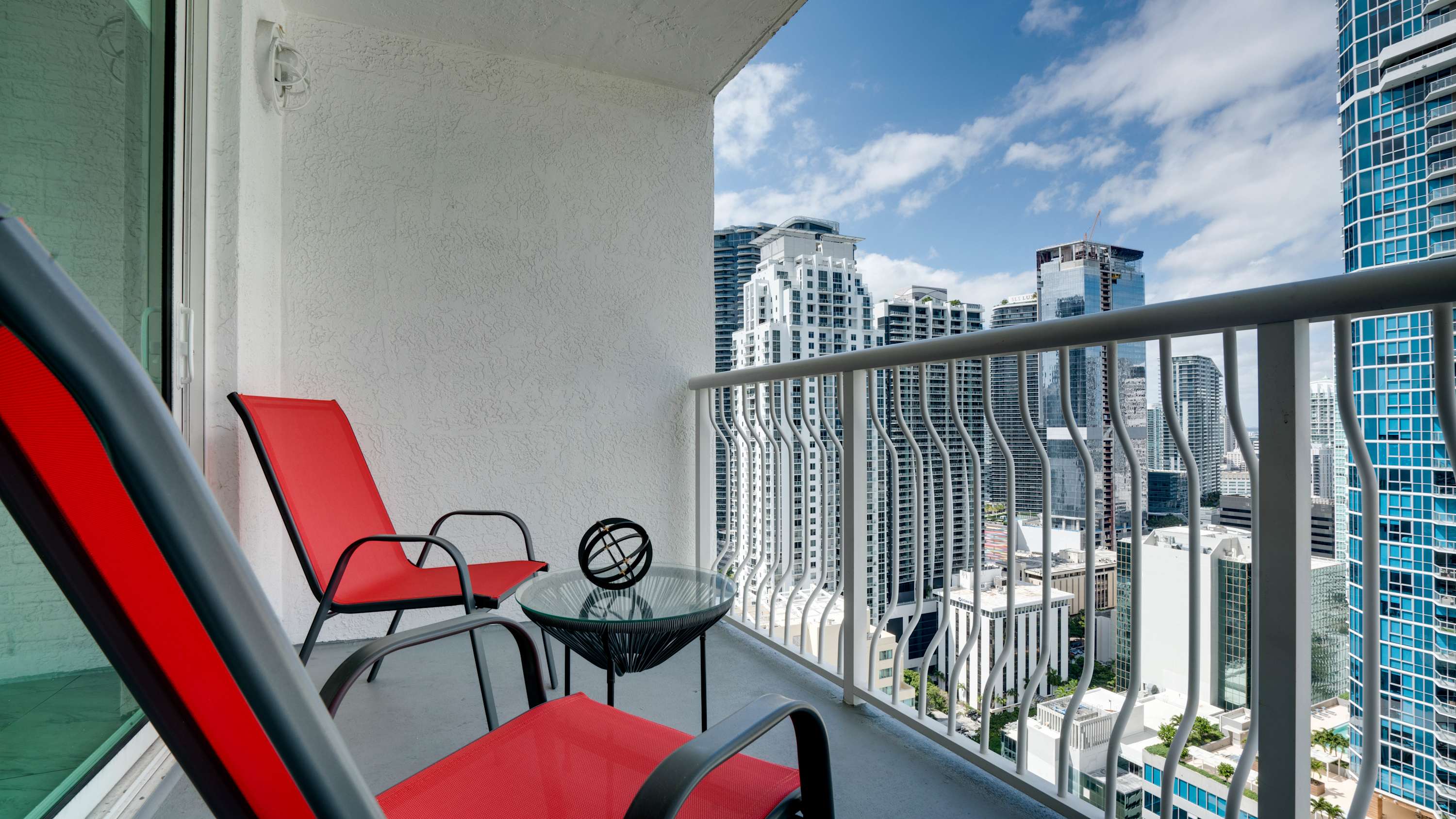 Stylish Studio with Free Parking and Skyline Views