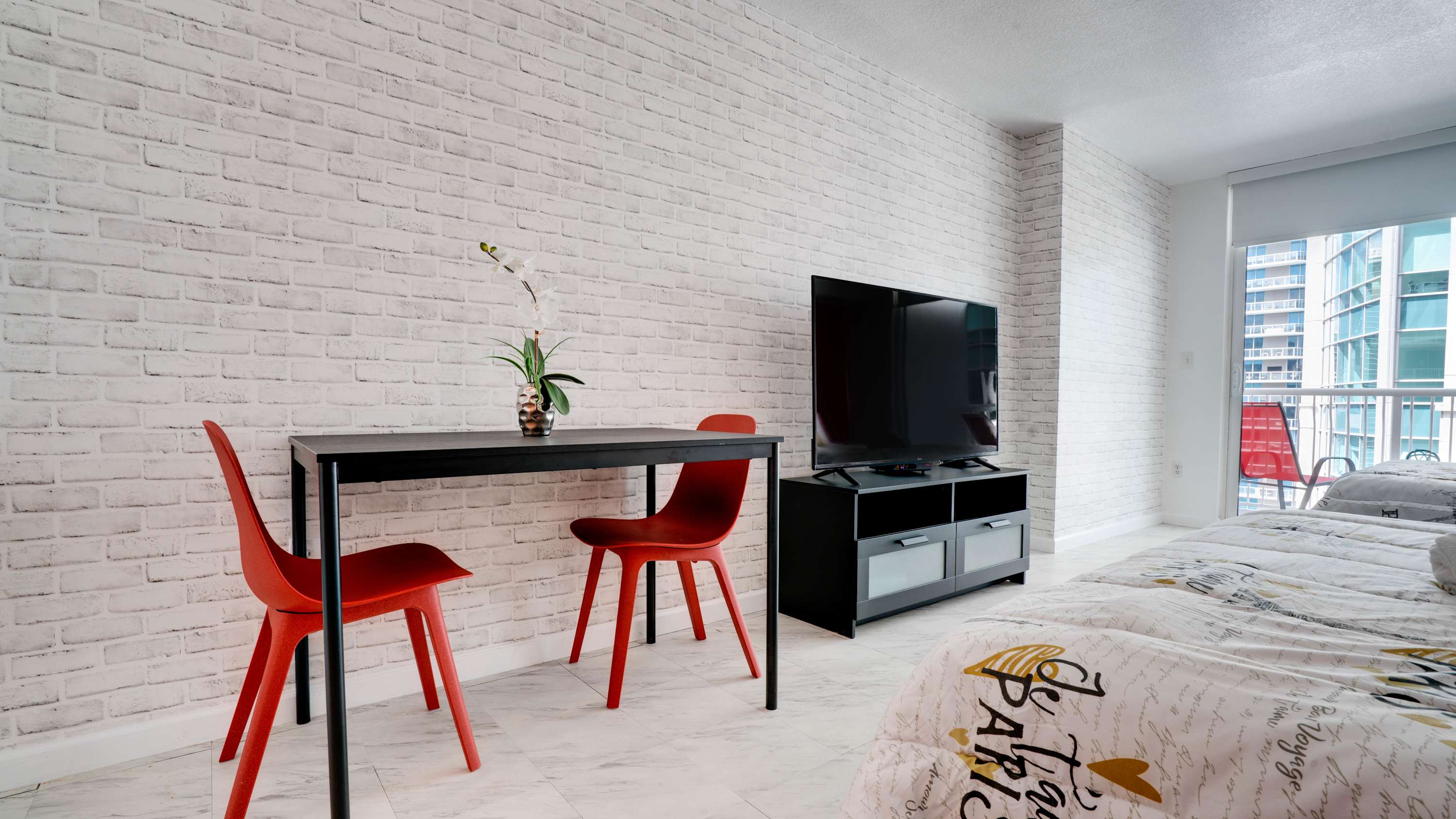 Stylish Studio with Free Parking and Skyline Views
