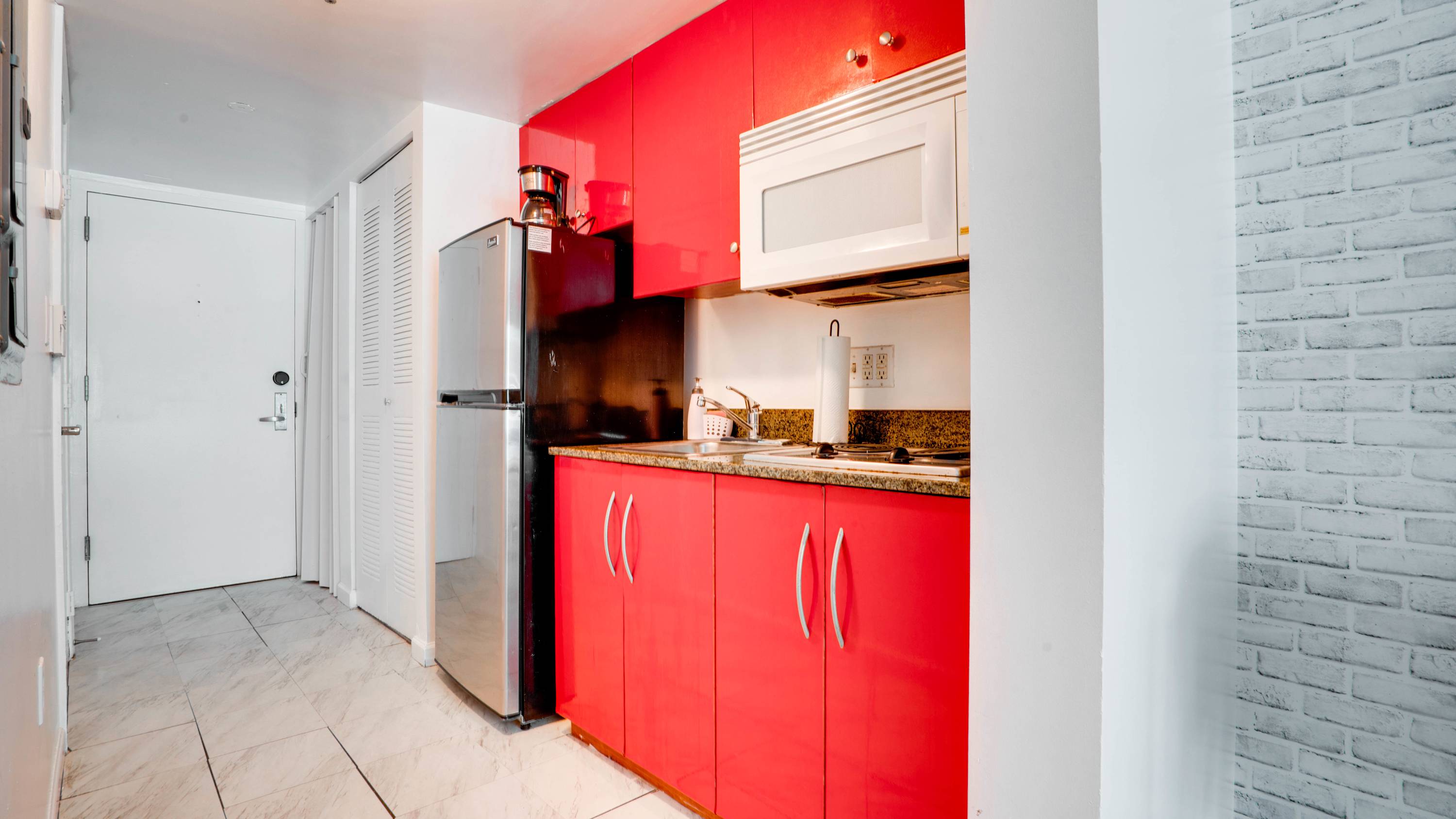 Stylish Studio with Free Parking and Skyline Views