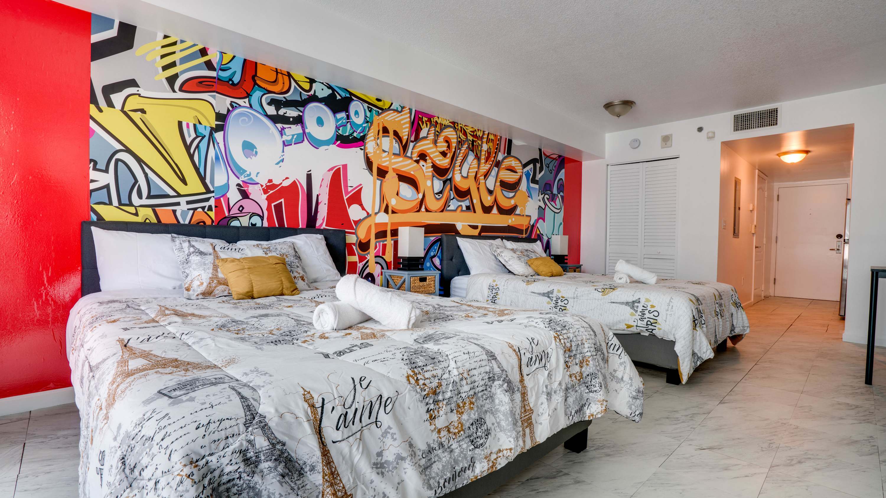Stylish Studio with Free Parking and Skyline Views