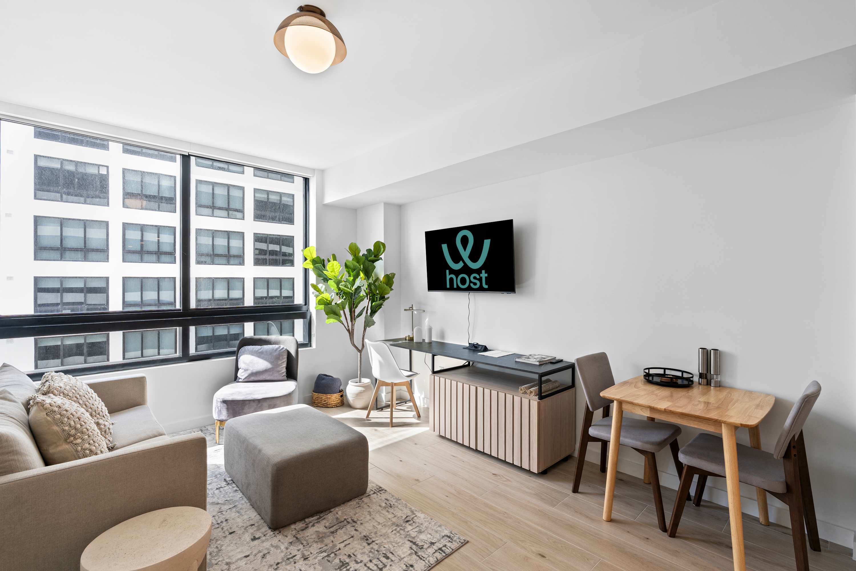 Luxury Miami Condo | Free Parking |  Pool & Gym