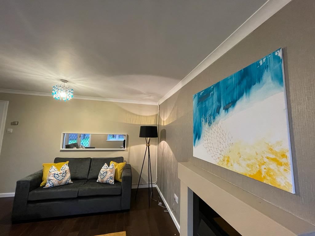 Spacious 4-Bed Contractor House with Parking and Fast WiFi in Luton by Jesswood Properties in Corbridge Drive 9 LU2 9UL - Property image 19 - VivreStays