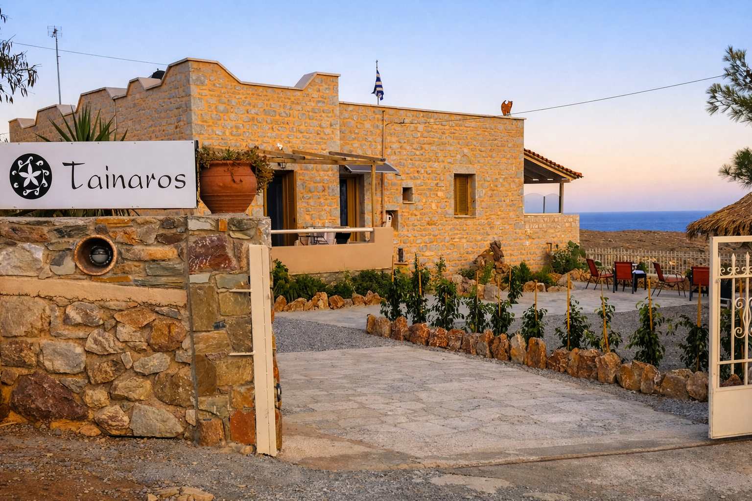 Tainaros Rooms - Beachfront Comfy Getaway — Kokkinogia, Lakwnia — vacation rental