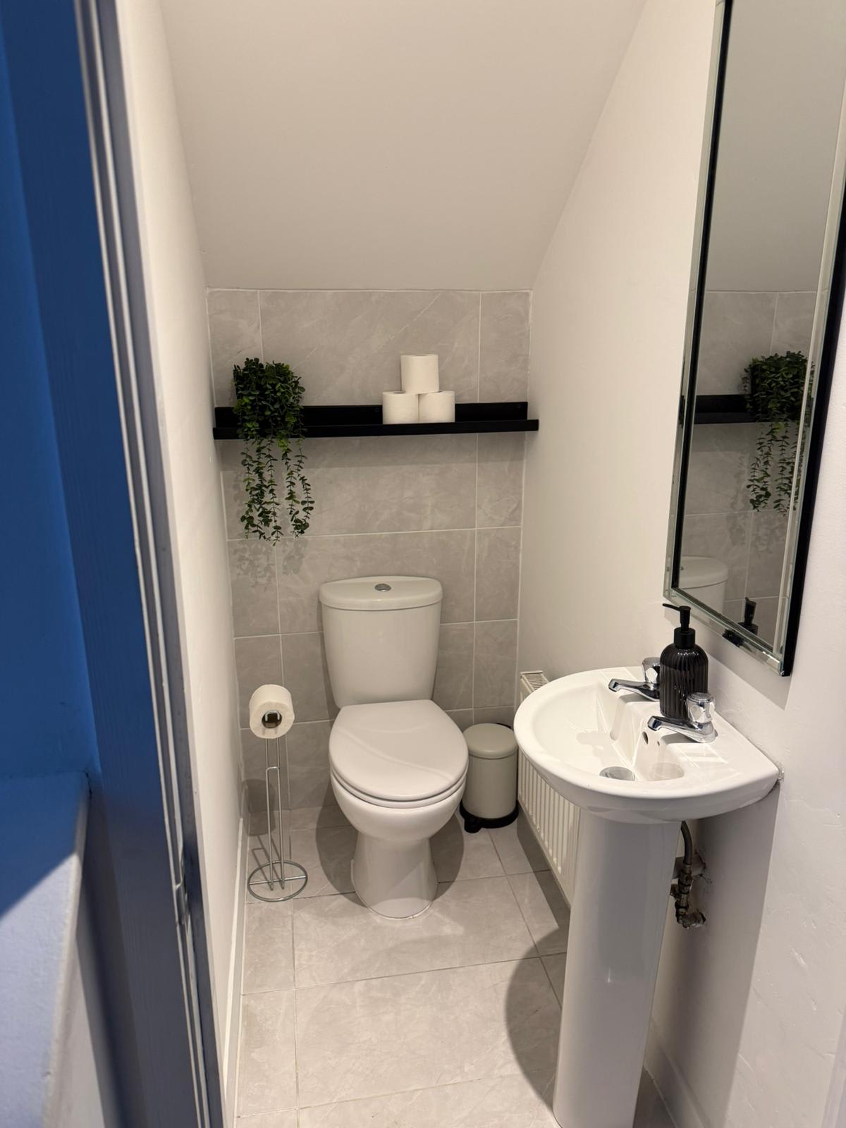 Beautiful House in Glasgow South Side! in 78 Barnbeth Road G53 5UQ - Property image 5 - VivreStays