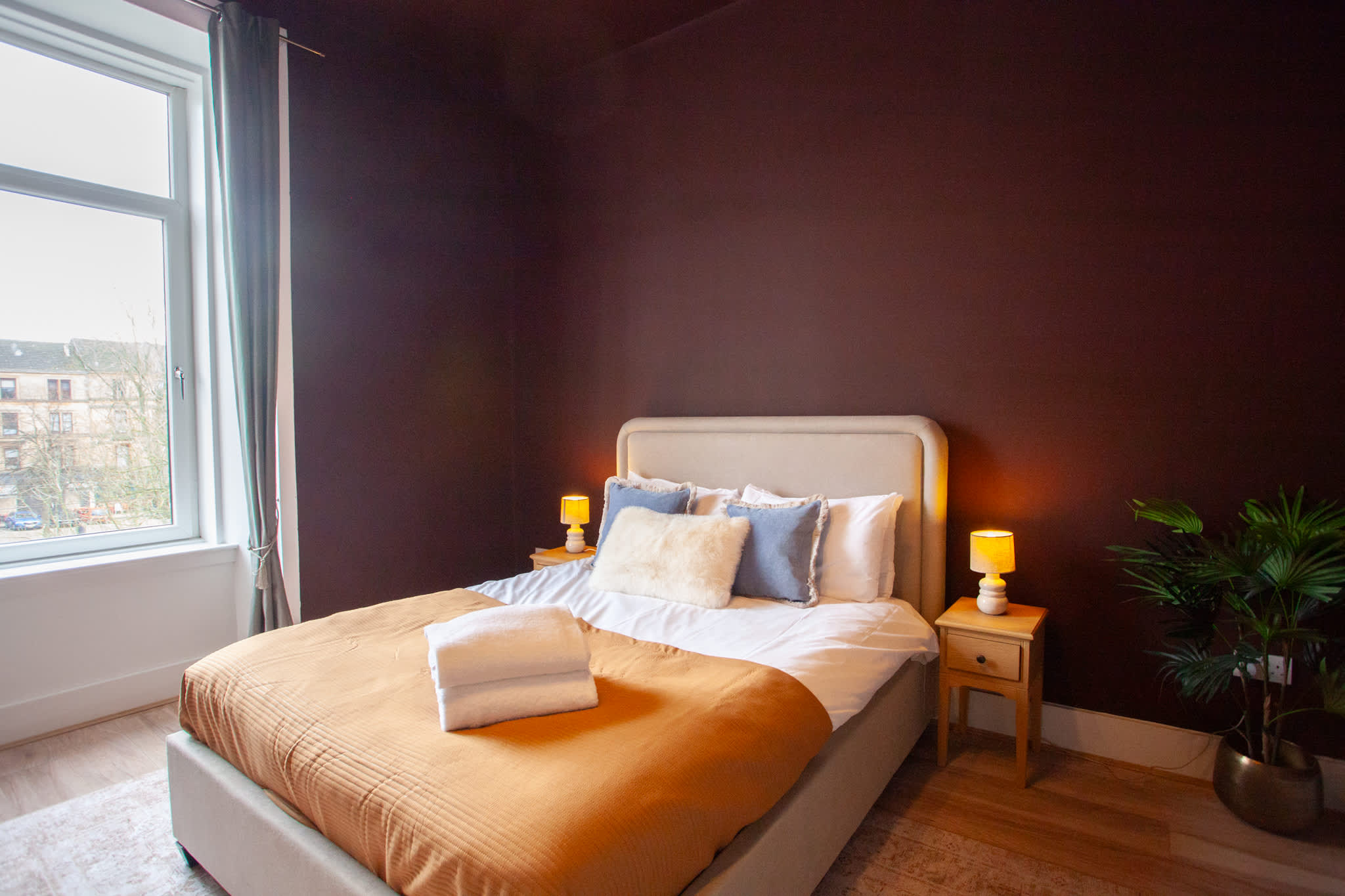 View Stylish Newly Renovated Flat Overlooking Mansfield Park – West End in Hyndland Street 23 G11 5QE Stylish Newly Renovated Flat Overlooking Mansfield Park – West End in Hyndland Street 23 G11 5QE - Property image 2 - VivreStays