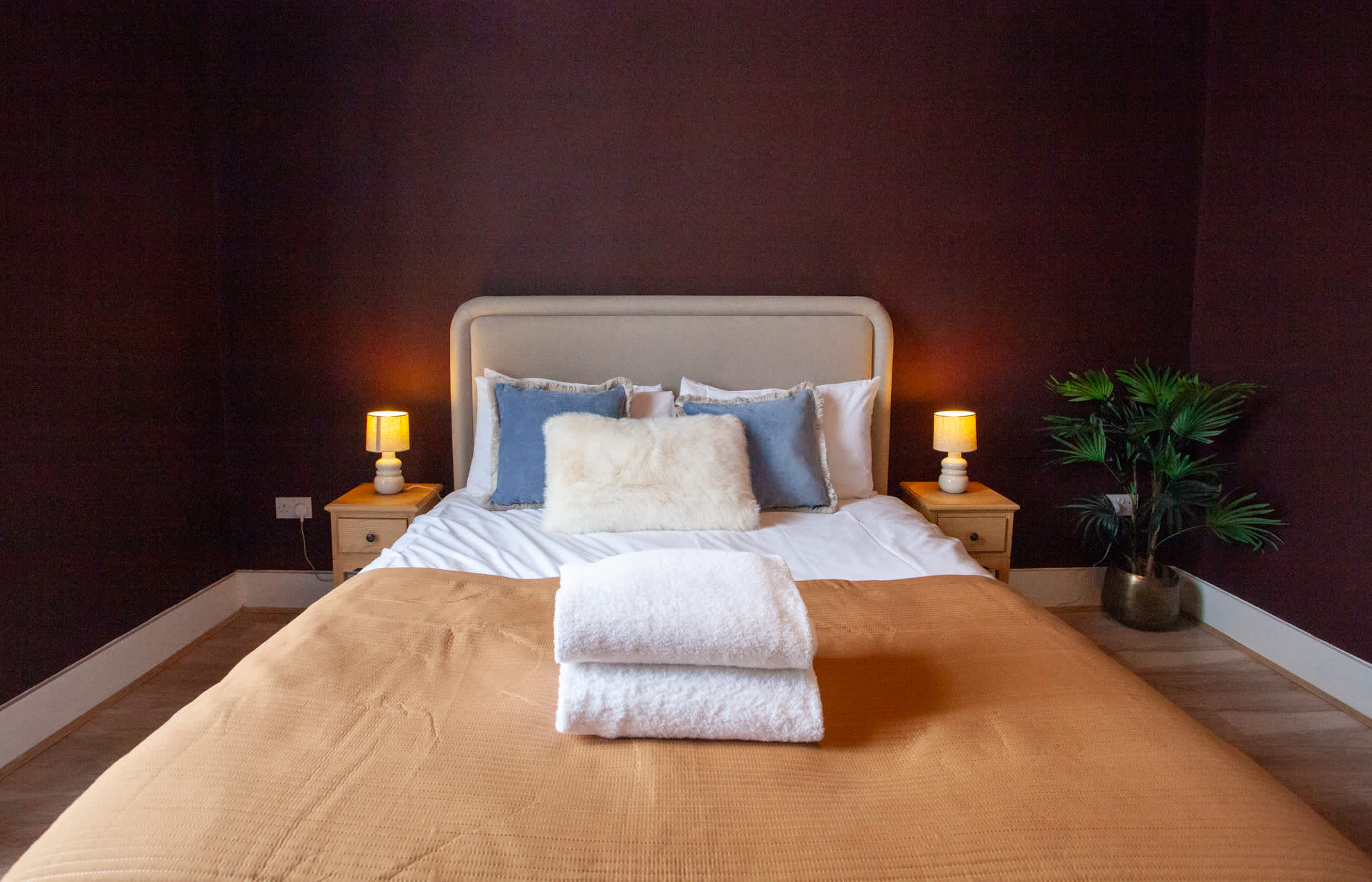View Stylish Newly Renovated Flat Overlooking Mansfield Park – West End in Hyndland Street 23 G11 5QE Stylish Newly Renovated Flat Overlooking Mansfield Park – West End in Hyndland Street 23 G11 5QE - Property image 9 - VivreStays
