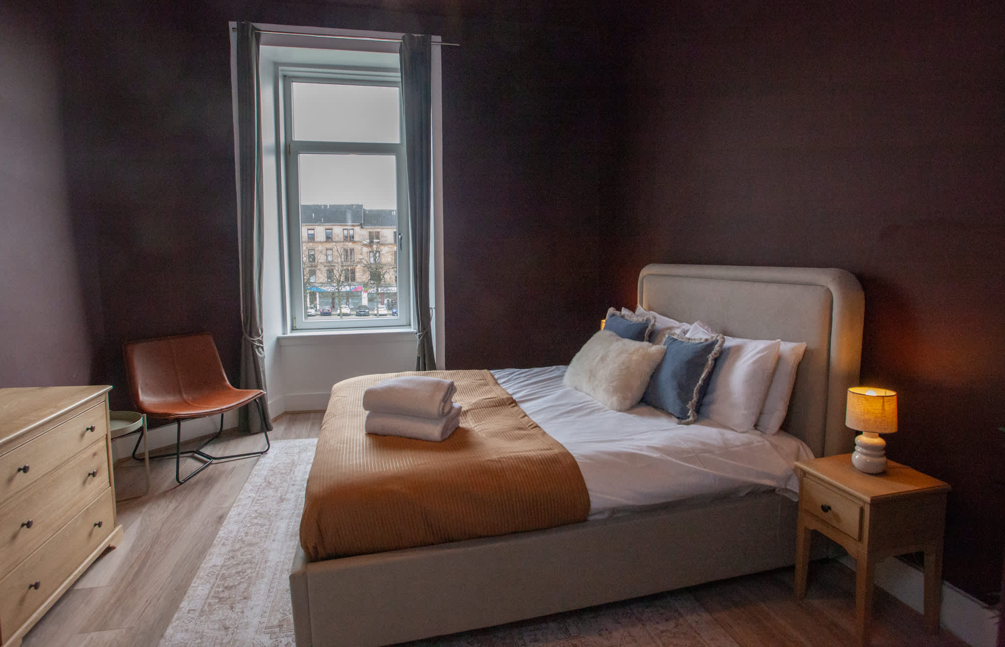 View Stylish Newly Renovated Flat Overlooking Mansfield Park – West End in Hyndland Street 23 G11 5QE Stylish Newly Renovated Flat Overlooking Mansfield Park – West End in Hyndland Street 23 G11 5QE - Property image 10 - VivreStays
