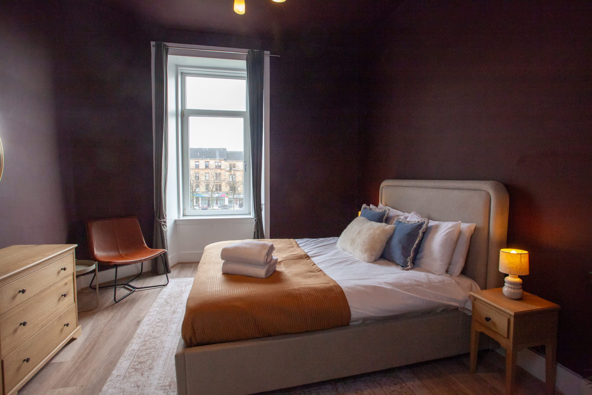 View Stylish Newly Renovated Flat Overlooking Mansfield Park – West End in Hyndland Street 23 G11 5QE Stylish Newly Renovated Flat Overlooking Mansfield Park – West End in Hyndland Street 23 G11 5QE - Property image 11 - VivreStays