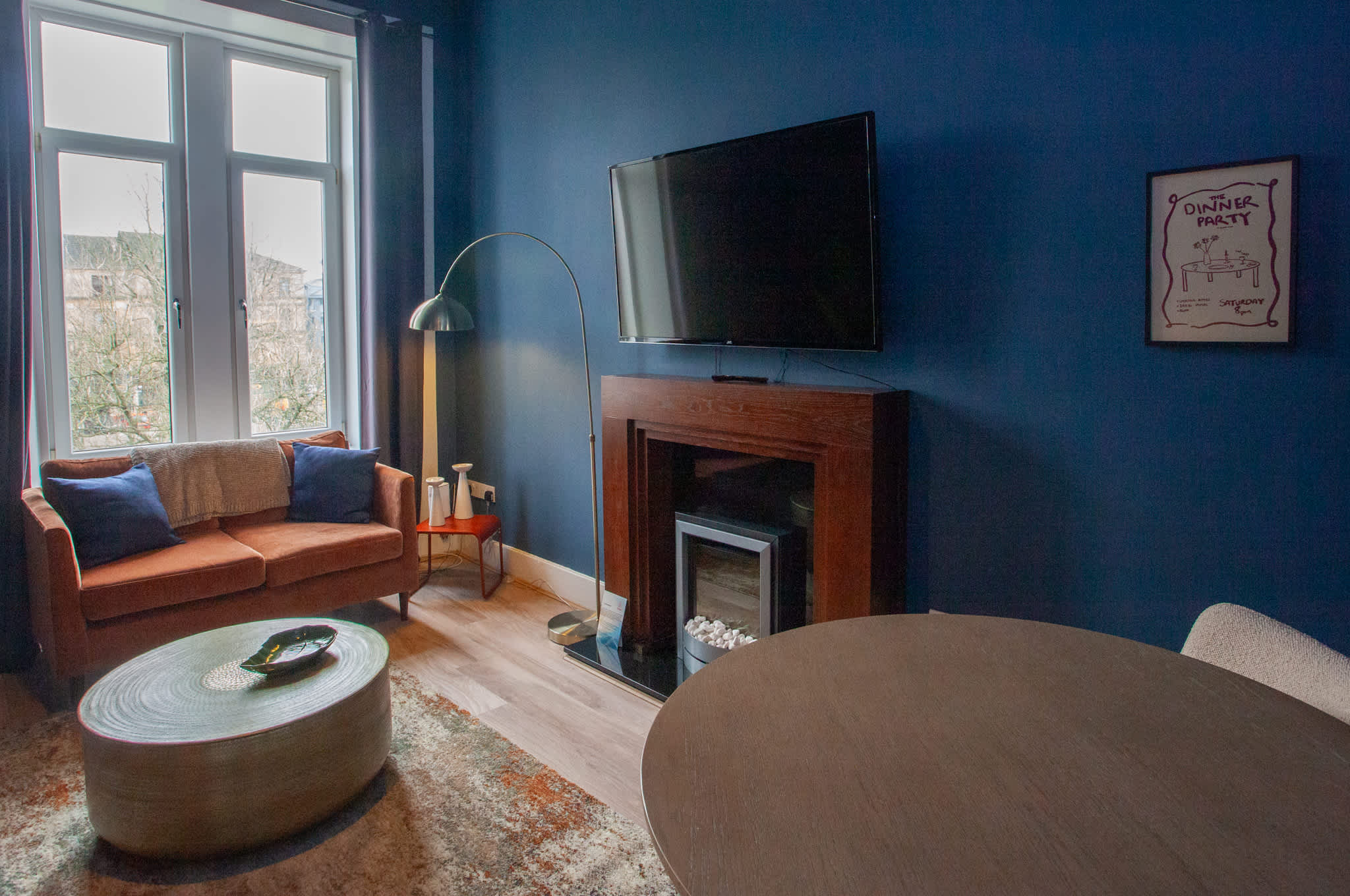 View Stylish Newly Renovated Flat Overlooking Mansfield Park – West End in Hyndland Street 23 G11 5QE Stylish Newly Renovated Flat Overlooking Mansfield Park – West End in Hyndland Street 23 G11 5QE - Property image 3 - VivreStays