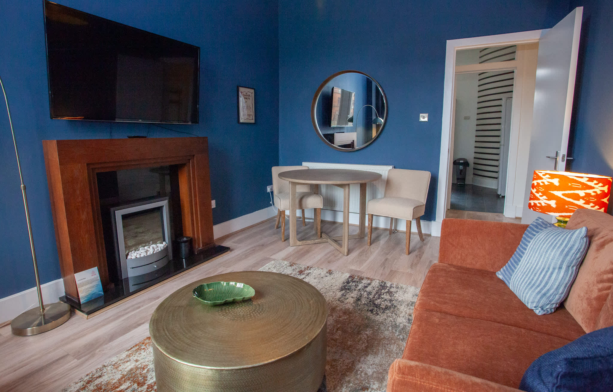 View Stylish Newly Renovated Flat Overlooking Mansfield Park – West End in Hyndland Street 23 G11 5QE Stylish Newly Renovated Flat Overlooking Mansfield Park – West End in Hyndland Street 23 G11 5QE - Property image 6 - VivreStays