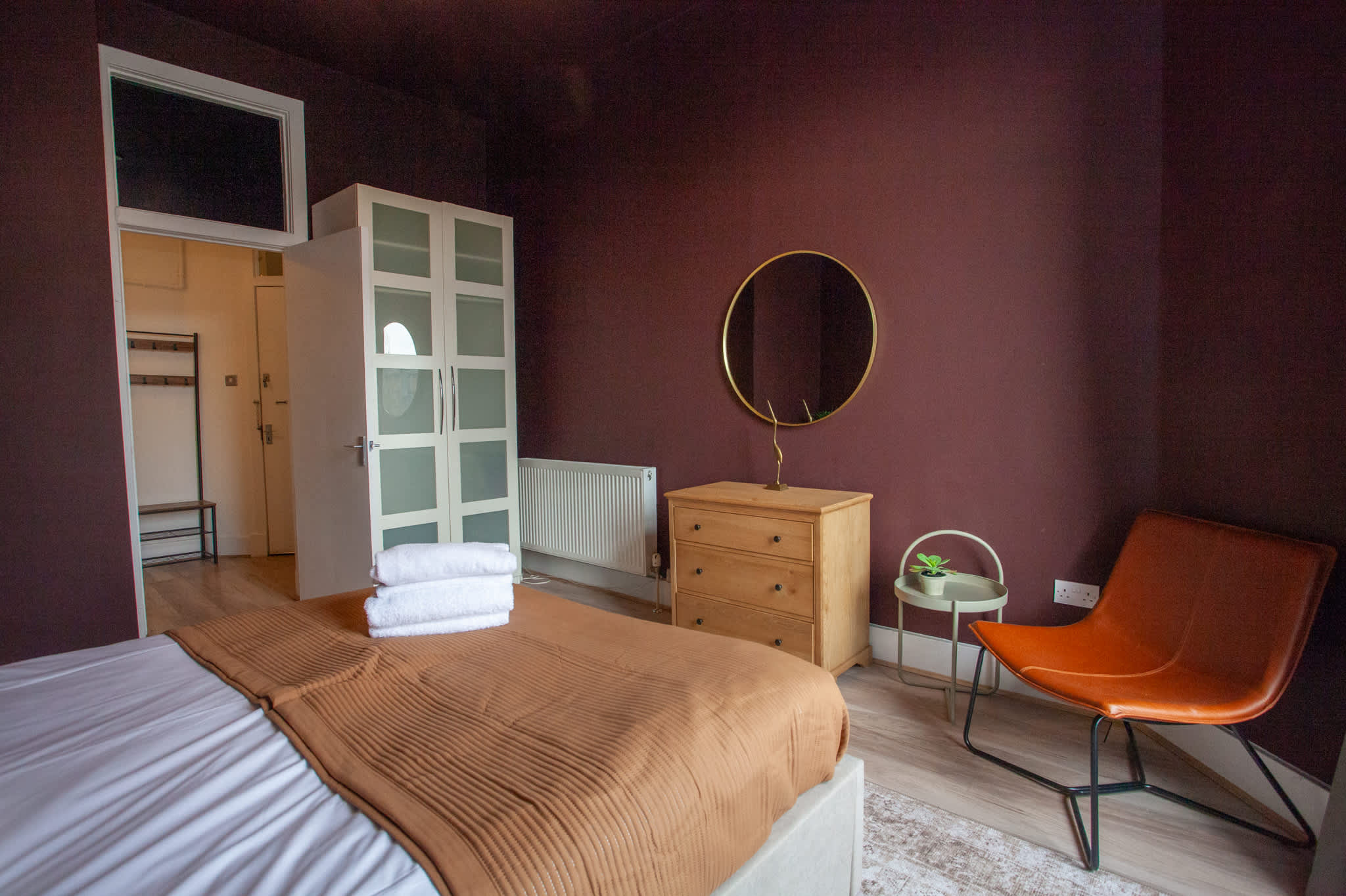 View Stylish Newly Renovated Flat Overlooking Mansfield Park – West End in Hyndland Street 23 G11 5QE Stylish Newly Renovated Flat Overlooking Mansfield Park – West End in Hyndland Street 23 G11 5QE - Property image 13 - VivreStays