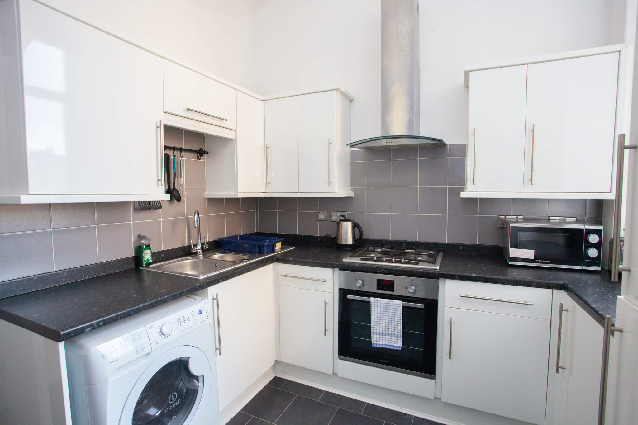View Stylish Newly Renovated Flat Overlooking Mansfield Park – West End in Hyndland Street 23 G11 5QE Stylish Newly Renovated Flat Overlooking Mansfield Park – West End in Hyndland Street 23 G11 5QE - Property image 17 - VivreStays