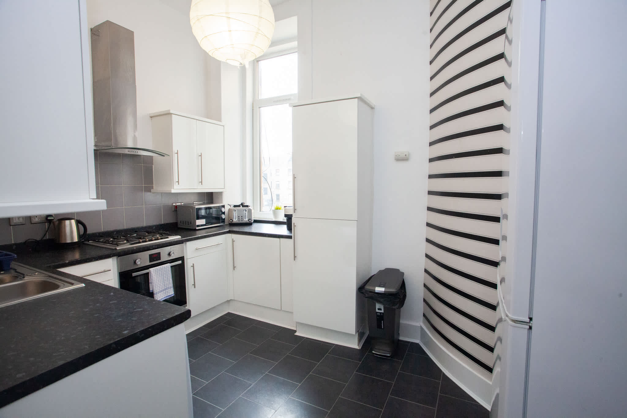 View Stylish Newly Renovated Flat Overlooking Mansfield Park – West End in Hyndland Street 23 G11 5QE Stylish Newly Renovated Flat Overlooking Mansfield Park – West End in Hyndland Street 23 G11 5QE - Property image 18 - VivreStays