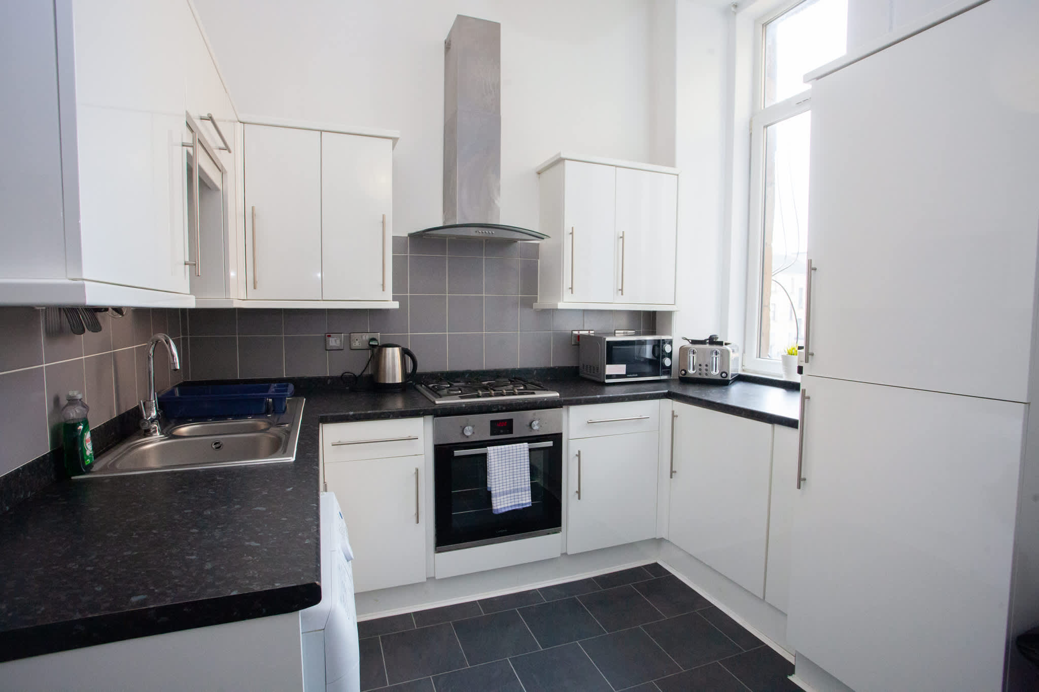 View Stylish Newly Renovated Flat Overlooking Mansfield Park – West End in Hyndland Street 23 G11 5QE Stylish Newly Renovated Flat Overlooking Mansfield Park – West End in Hyndland Street 23 G11 5QE - Property image 16 - VivreStays