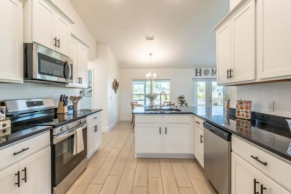 Waterfront 4BR retreat w/ backyard