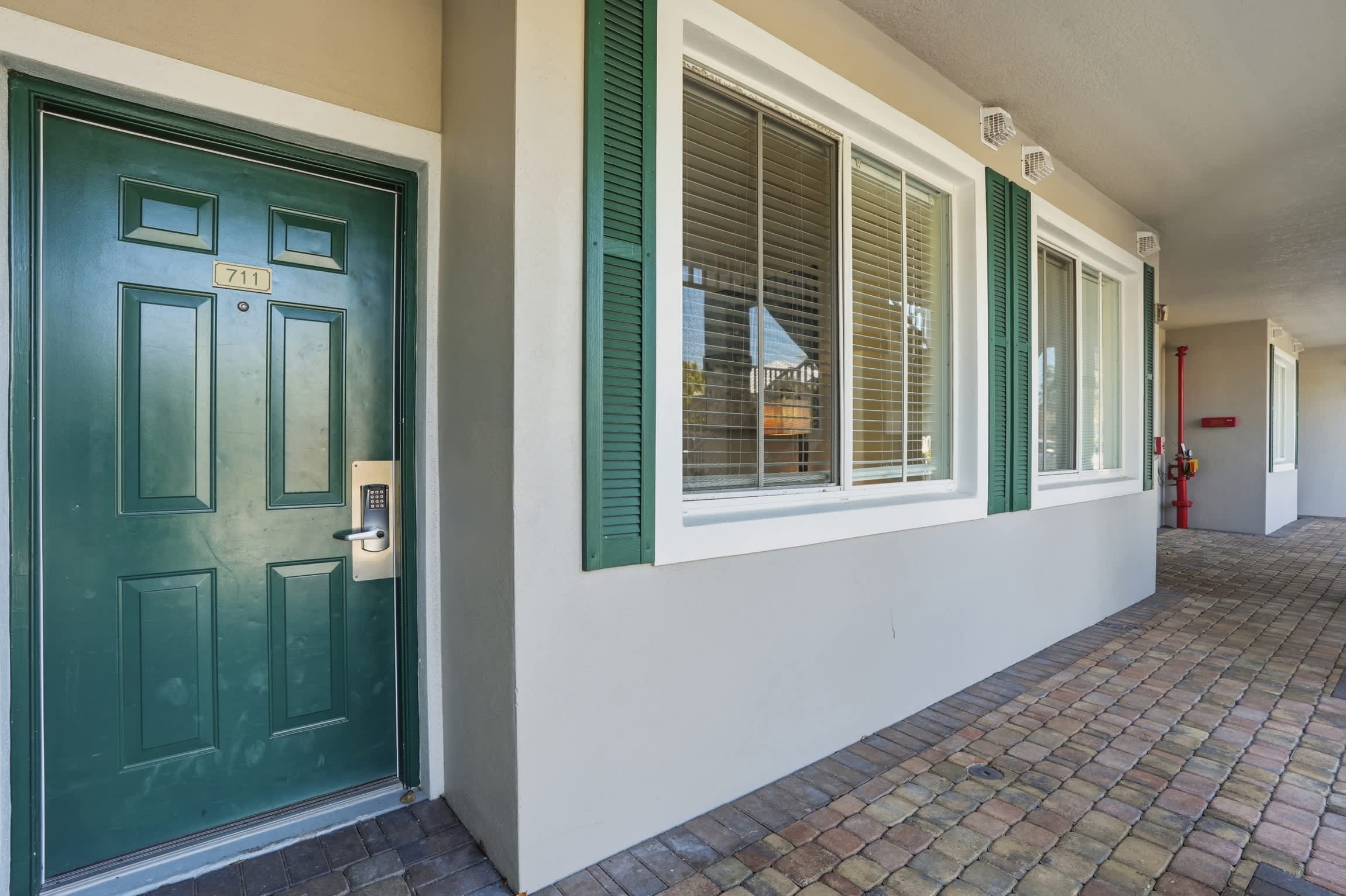 711 Golf and Lake View 3 Bed Renovated | Photo 10