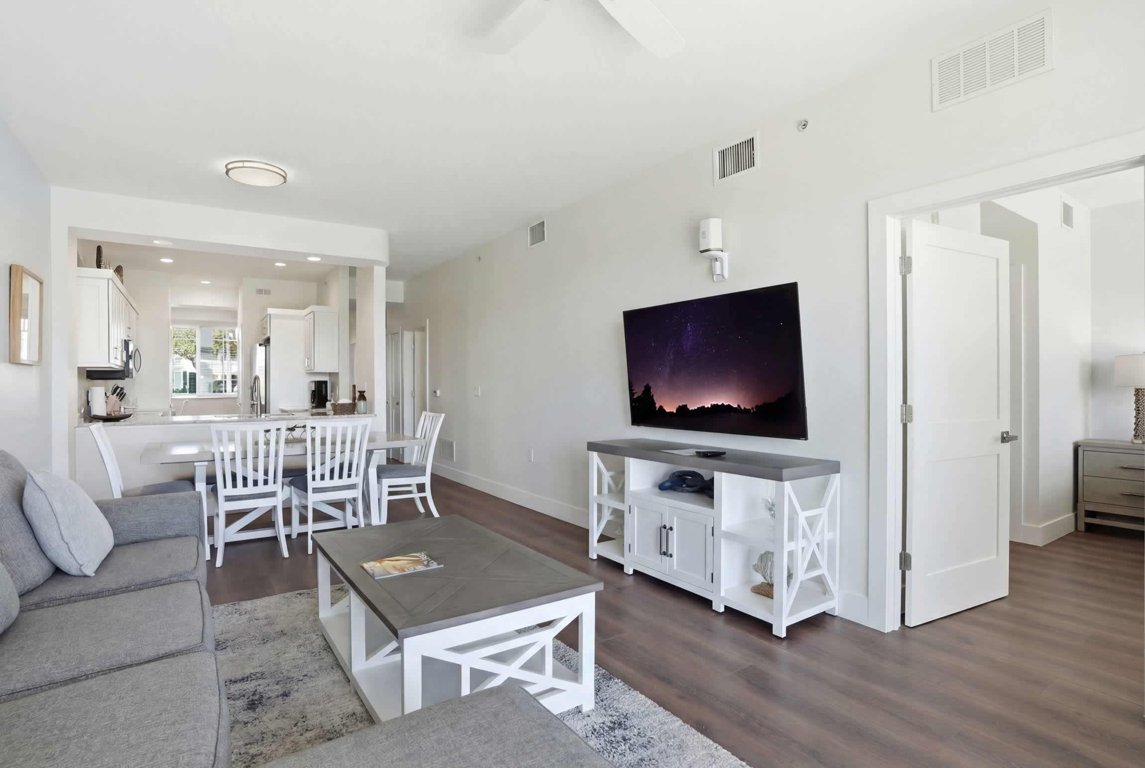 711 Golf and Lake View 3 Bed Renovated | Photo 19