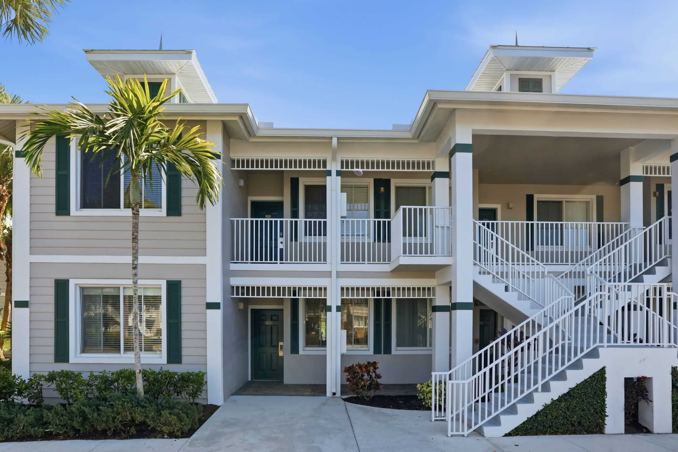 711 Golf and Lake View 3 Bed Renovated | Photo 35