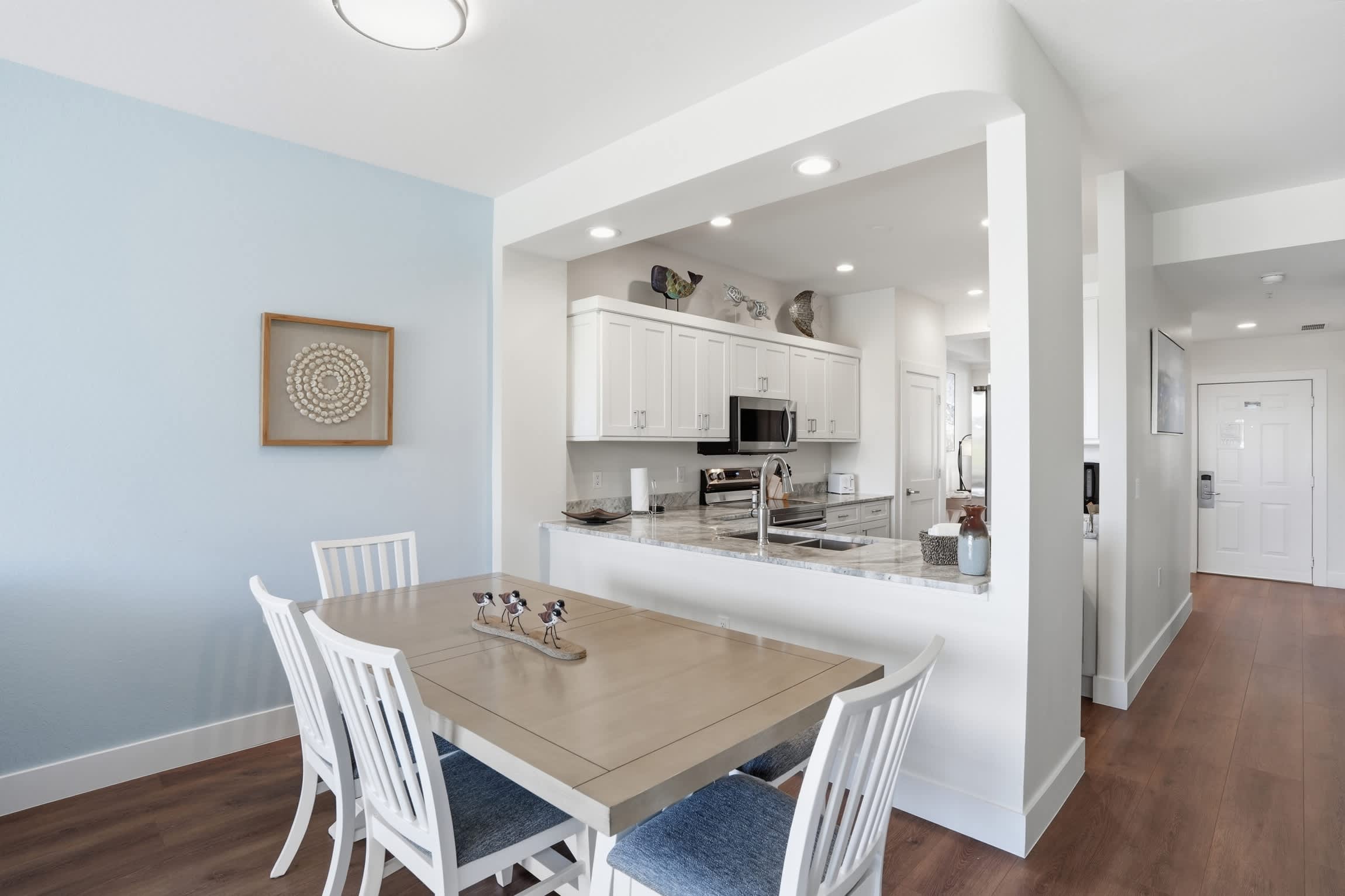 711 Golf and Lake View 3 Bed Renovated | Photo 18