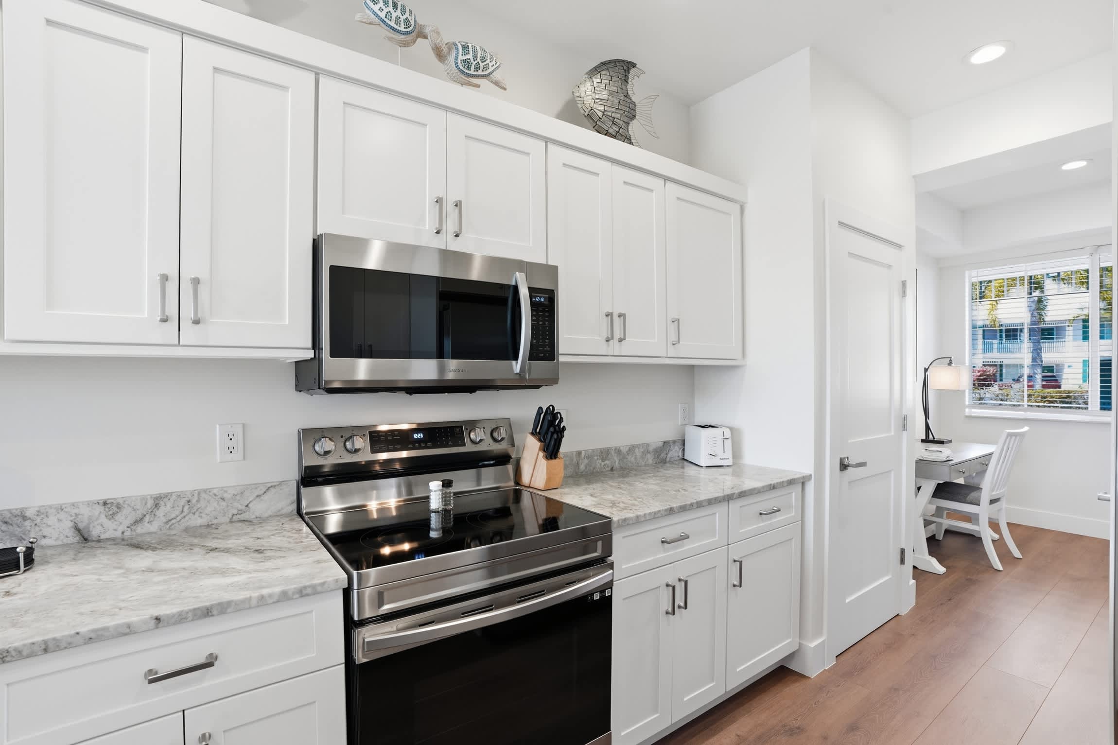 711 Golf and Lake View 3 Bed Renovated | Photo 12