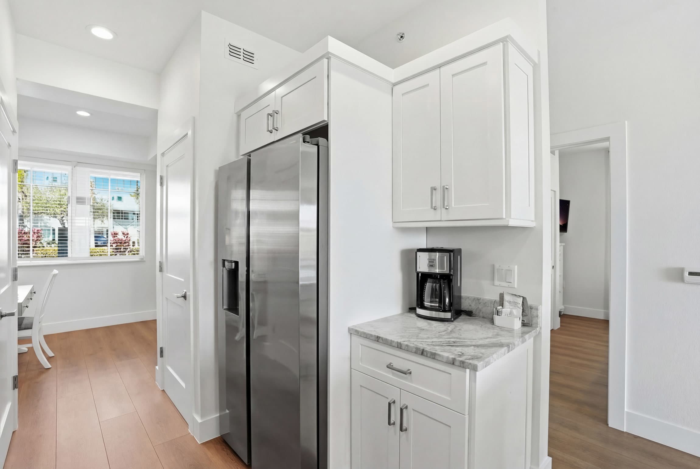 711 Golf and Lake View 3 Bed Renovated | Photo 11