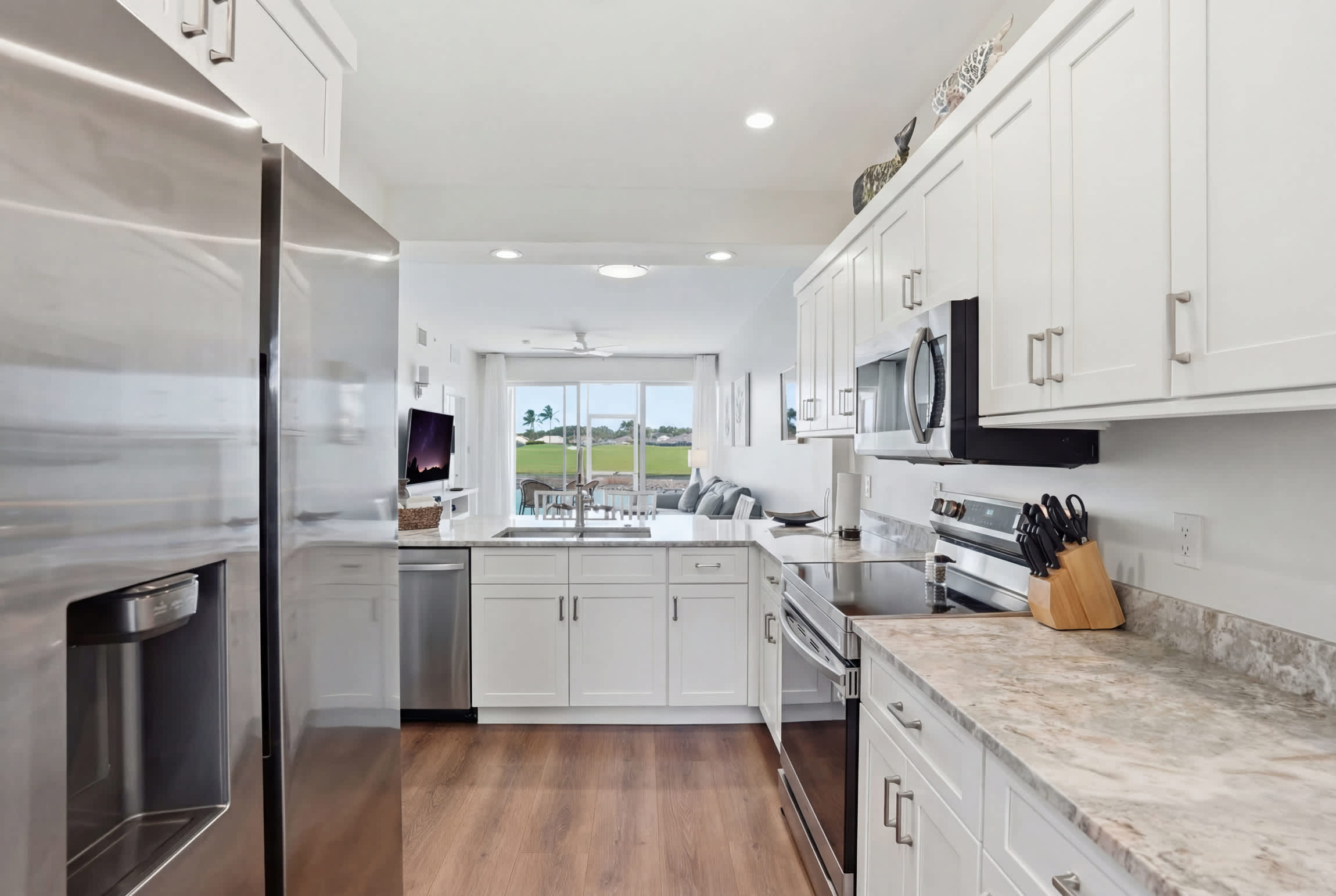 711 Golf and Lake View 3 Bed Renovated | Photo 13