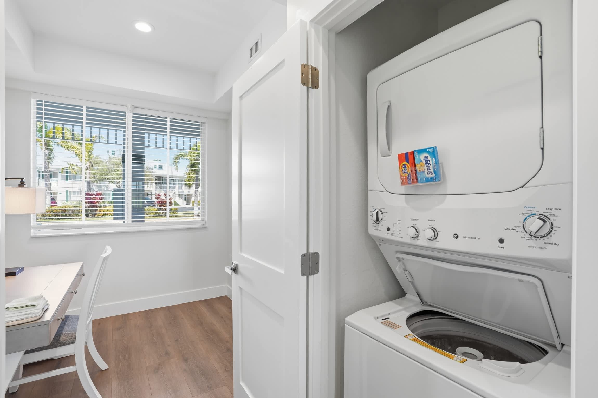 711 Golf and Lake View 3 Bed Renovated | Photo 14