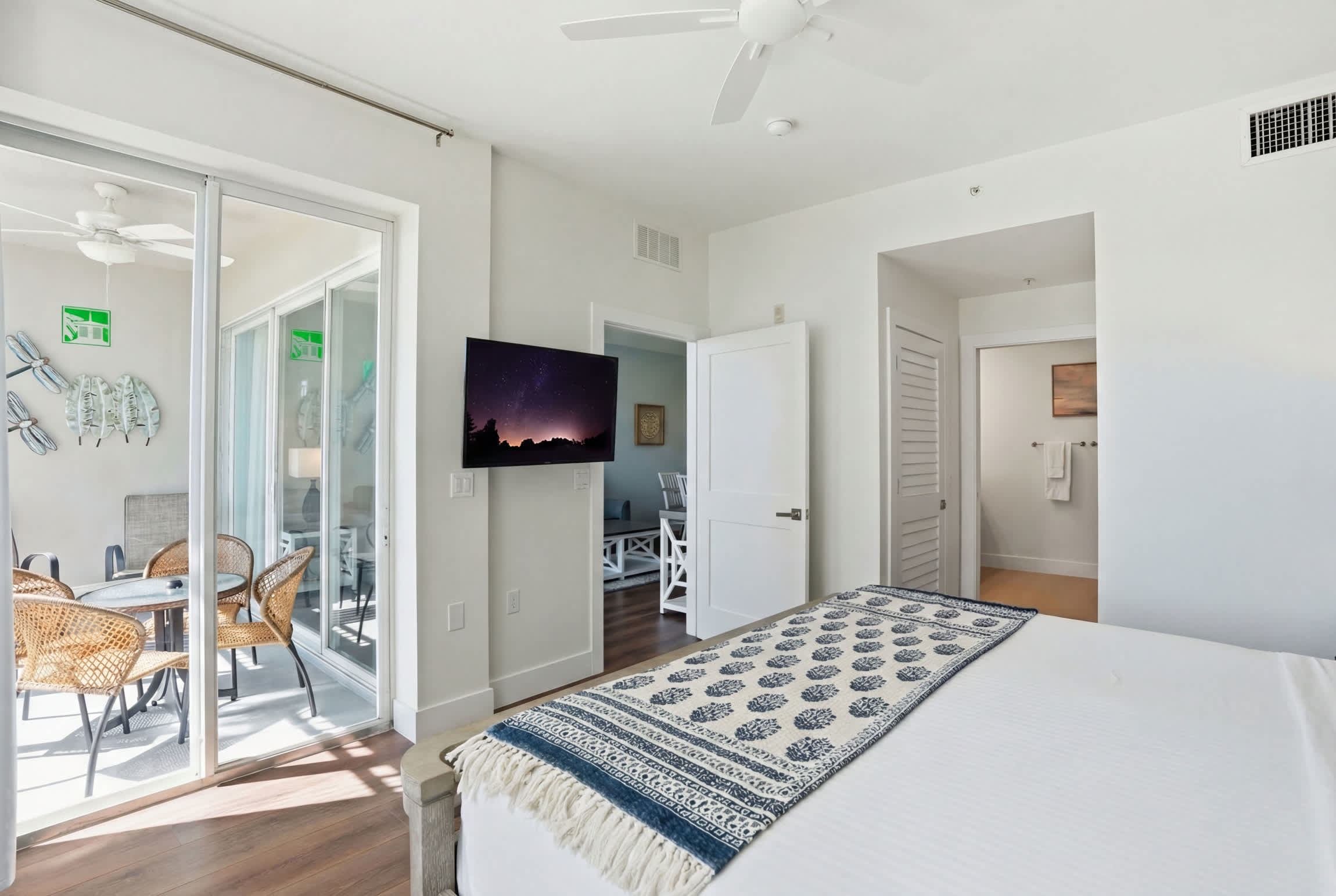 711 Golf and Lake View 3 Bed Renovated | Photo 24