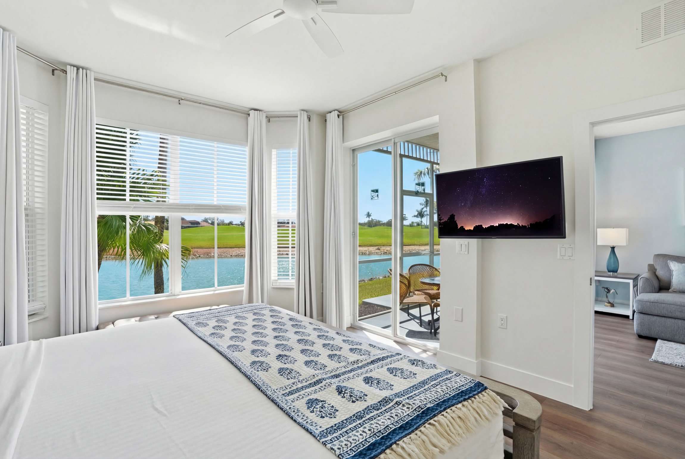 711 Golf and Lake View 3 Bed Renovated | Photo 23