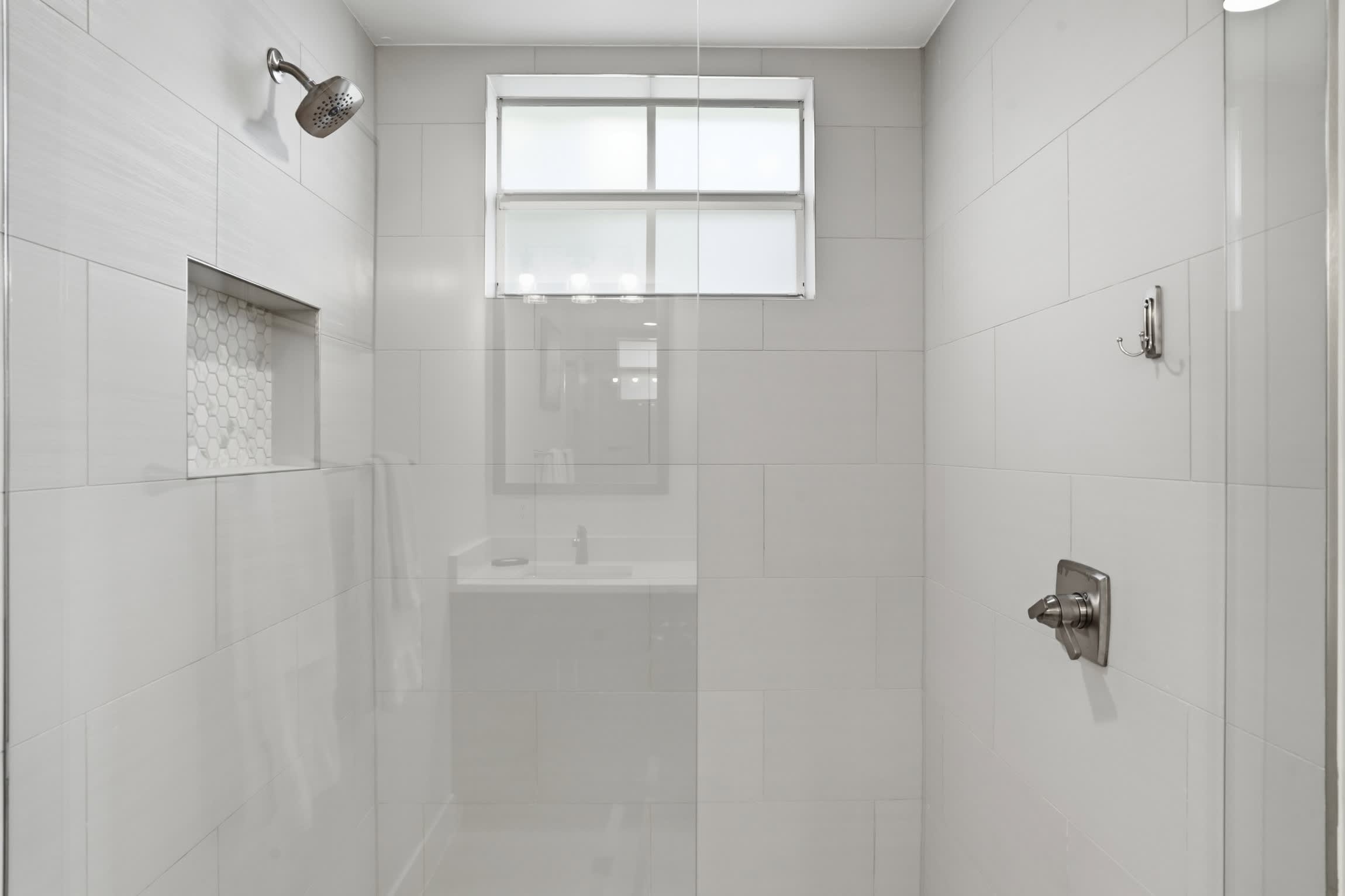 711 Golf and Lake View 3 Bed Renovated | Photo 29