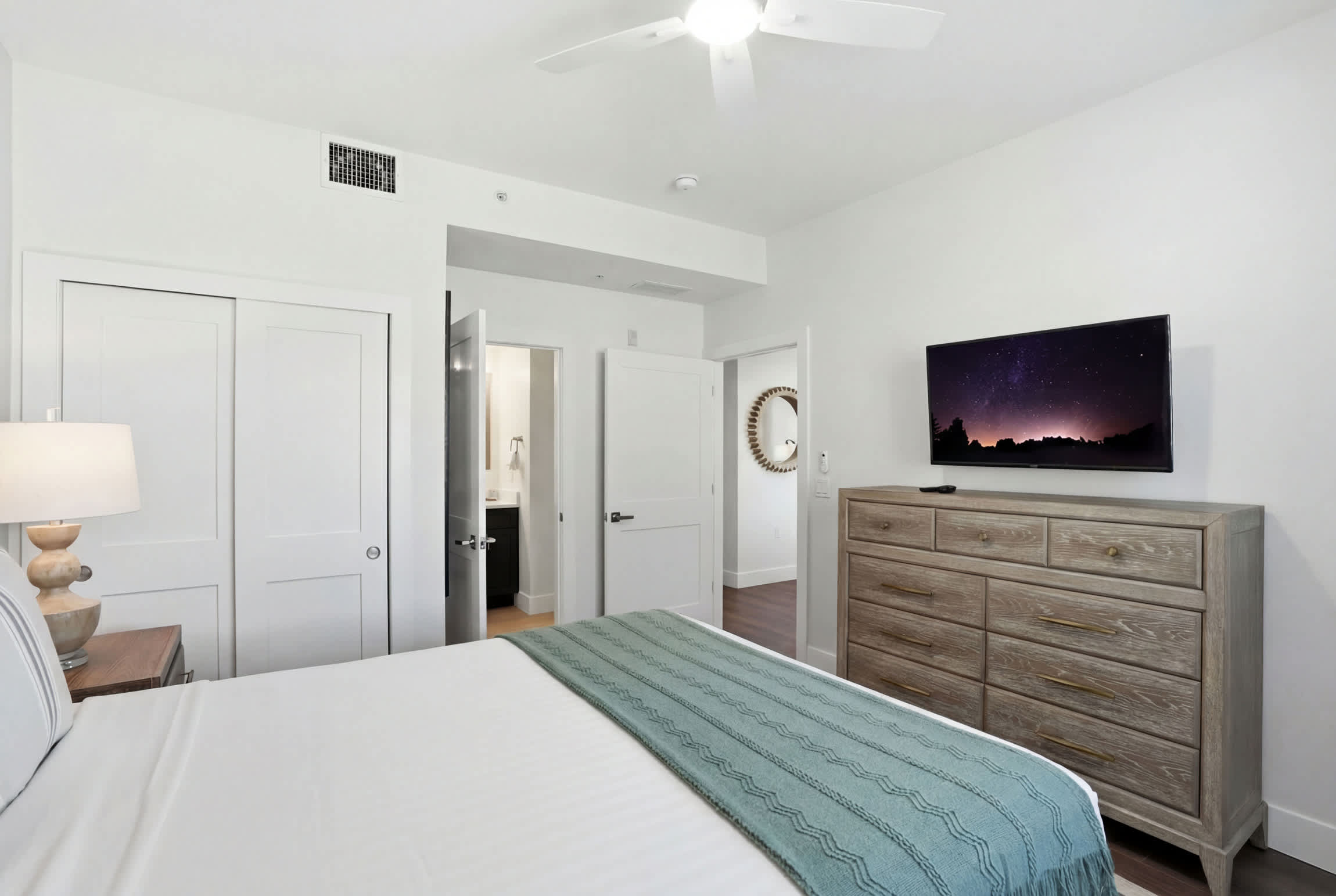 711 Golf and Lake View 3 Bed Renovated | Photo 27