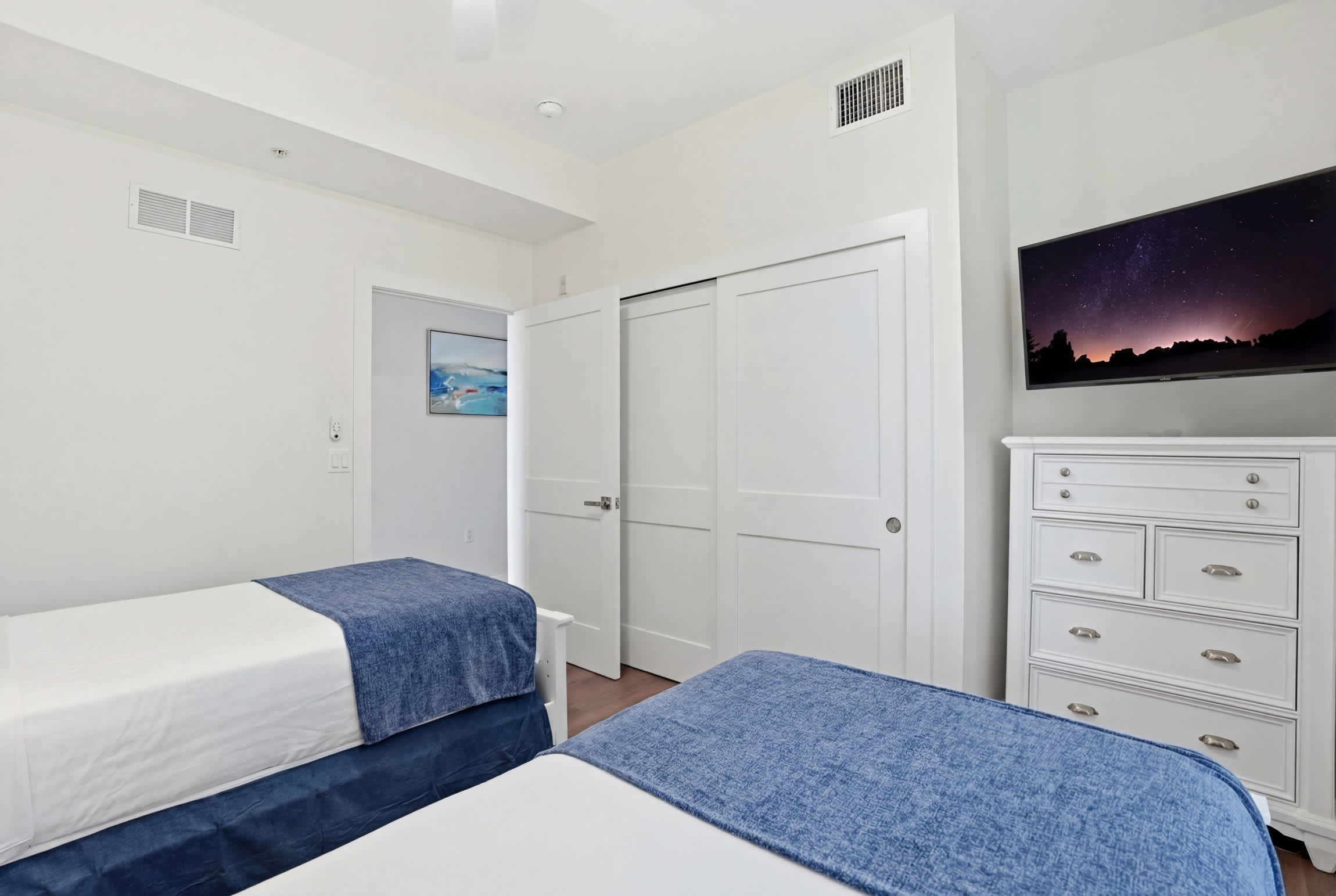 711 Golf and Lake View 3 Bed Renovated | Photo 30