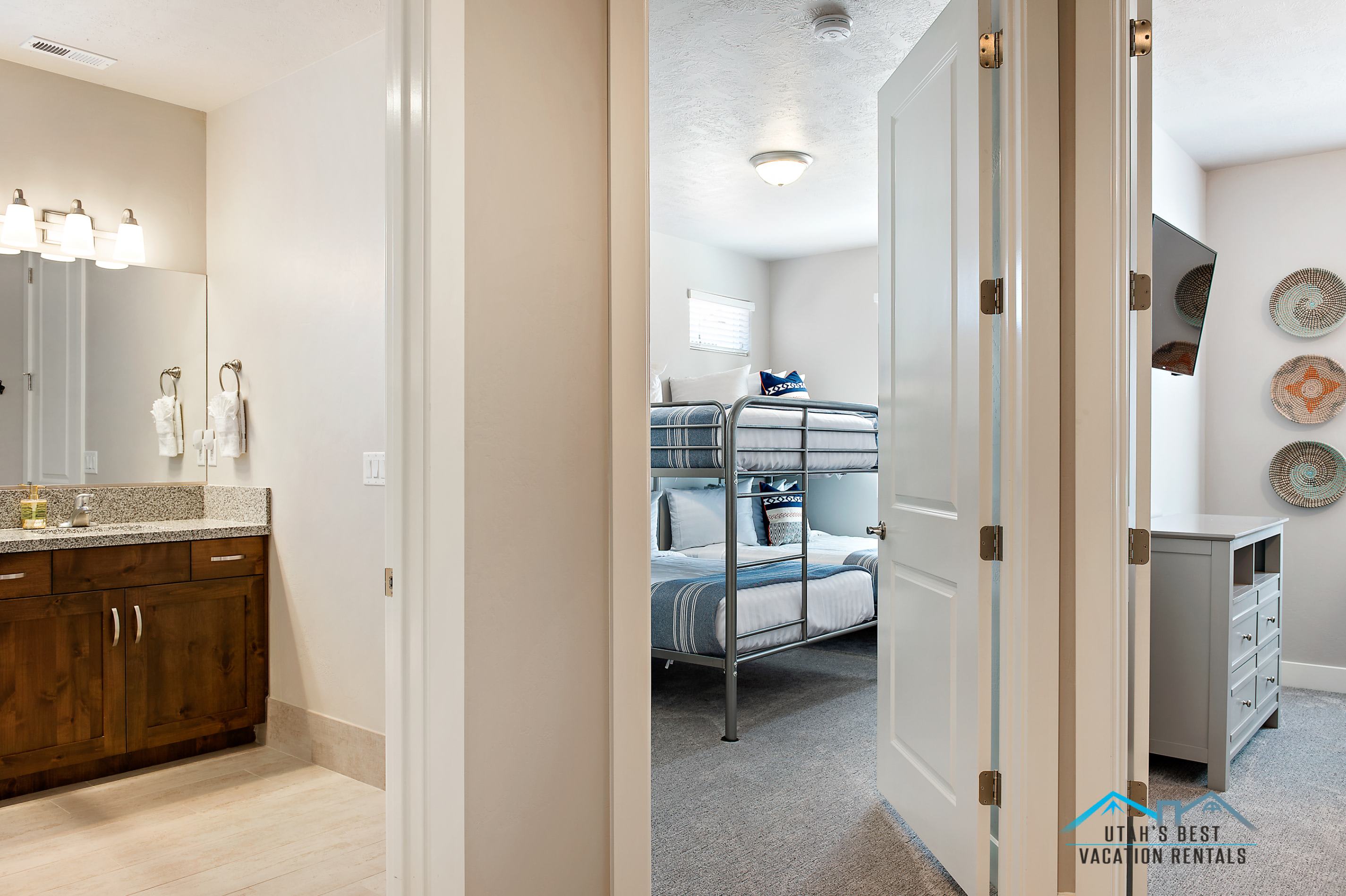 109 - Bunk bedroom 1 with private bathroom access